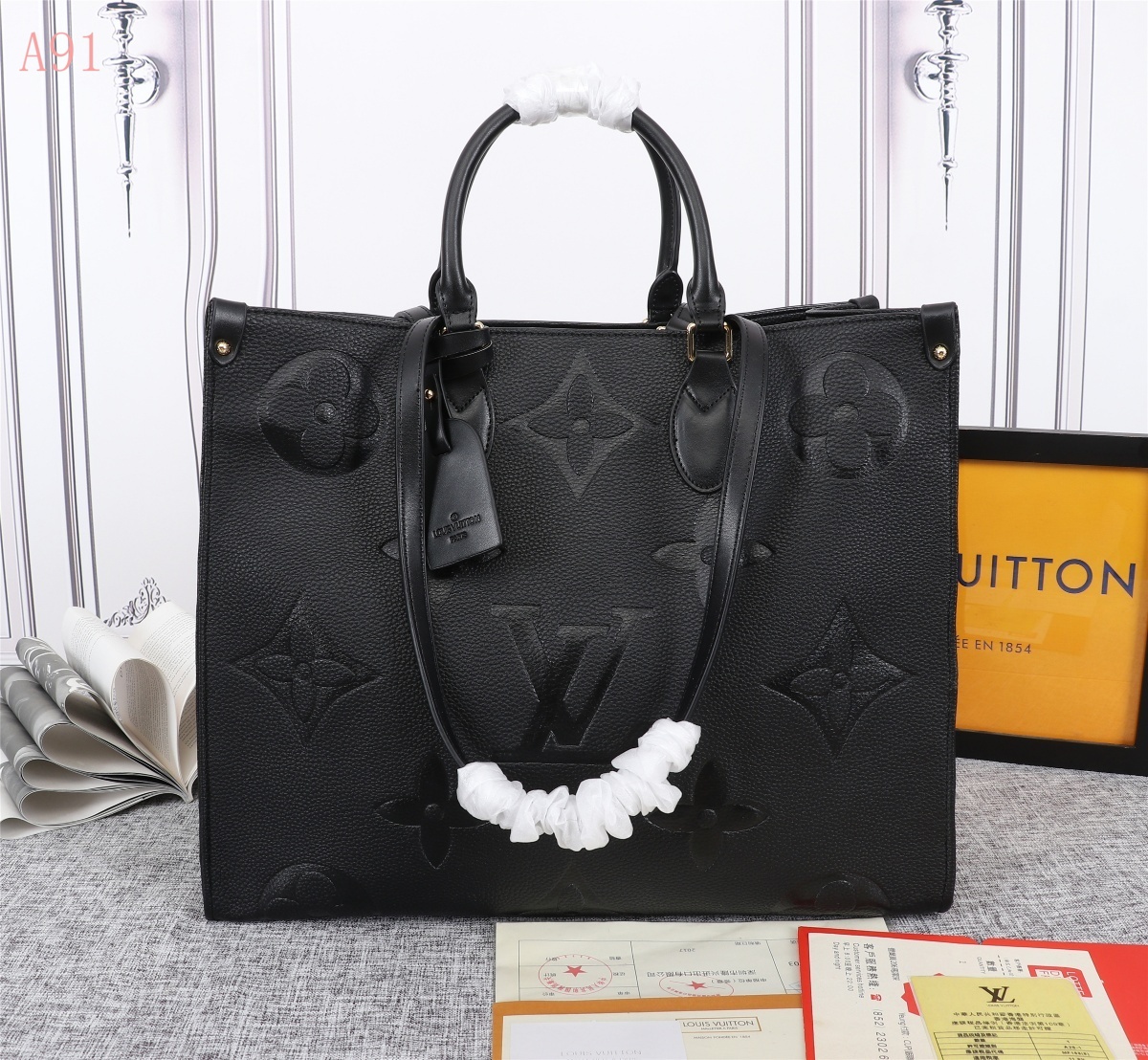 L0vis Vvtt0n Onthego MM Monogram Empreinte Tote Bag Black For Women 35cm LV M45595