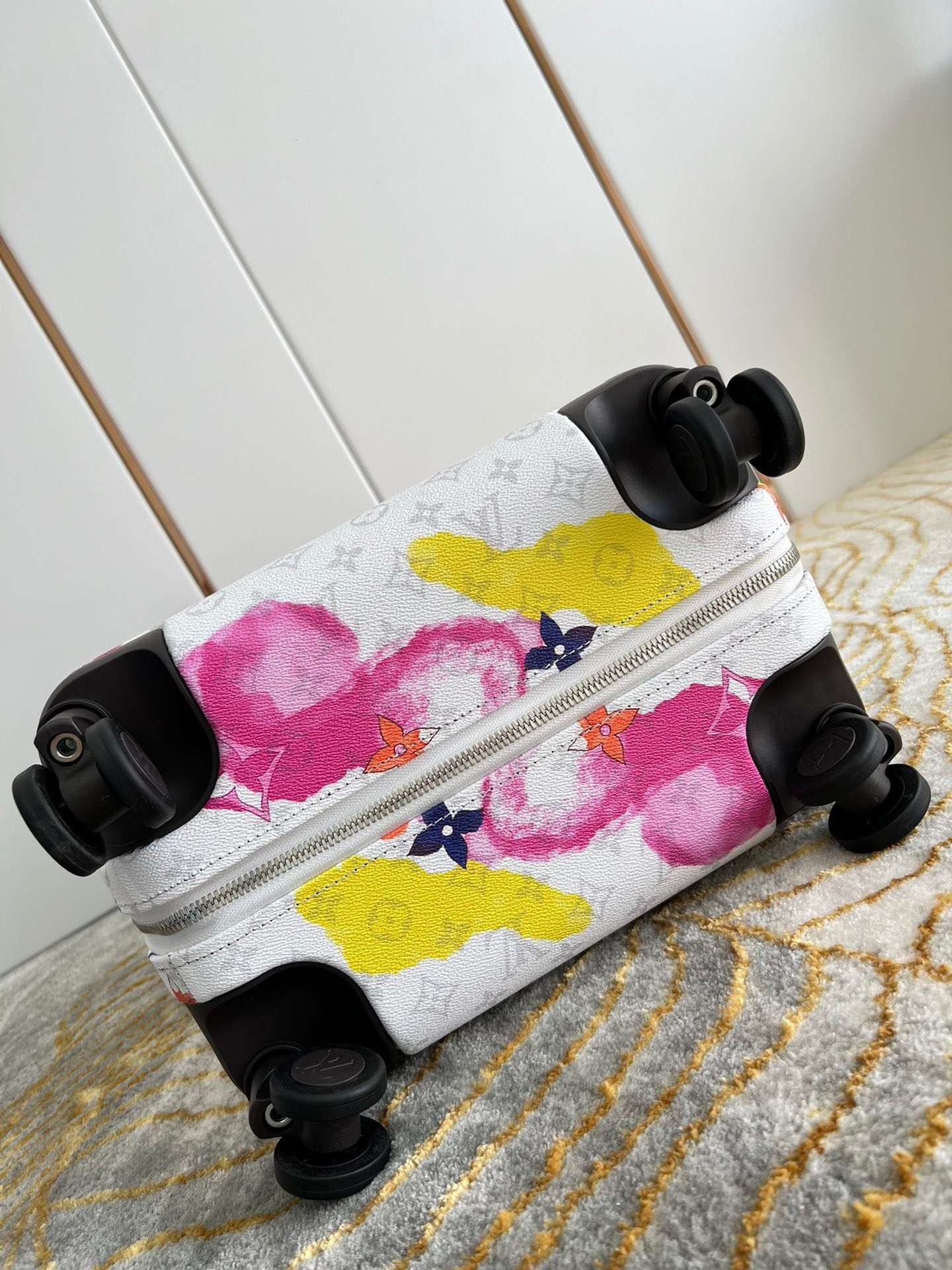 L0vis Vvtt0n Horizon 55 Flower White 21.7in/55cm