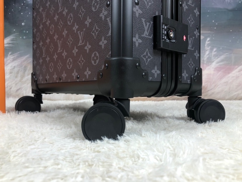 L0vis Vvtt0n Rolling Trunk Black 55cm/21.6in