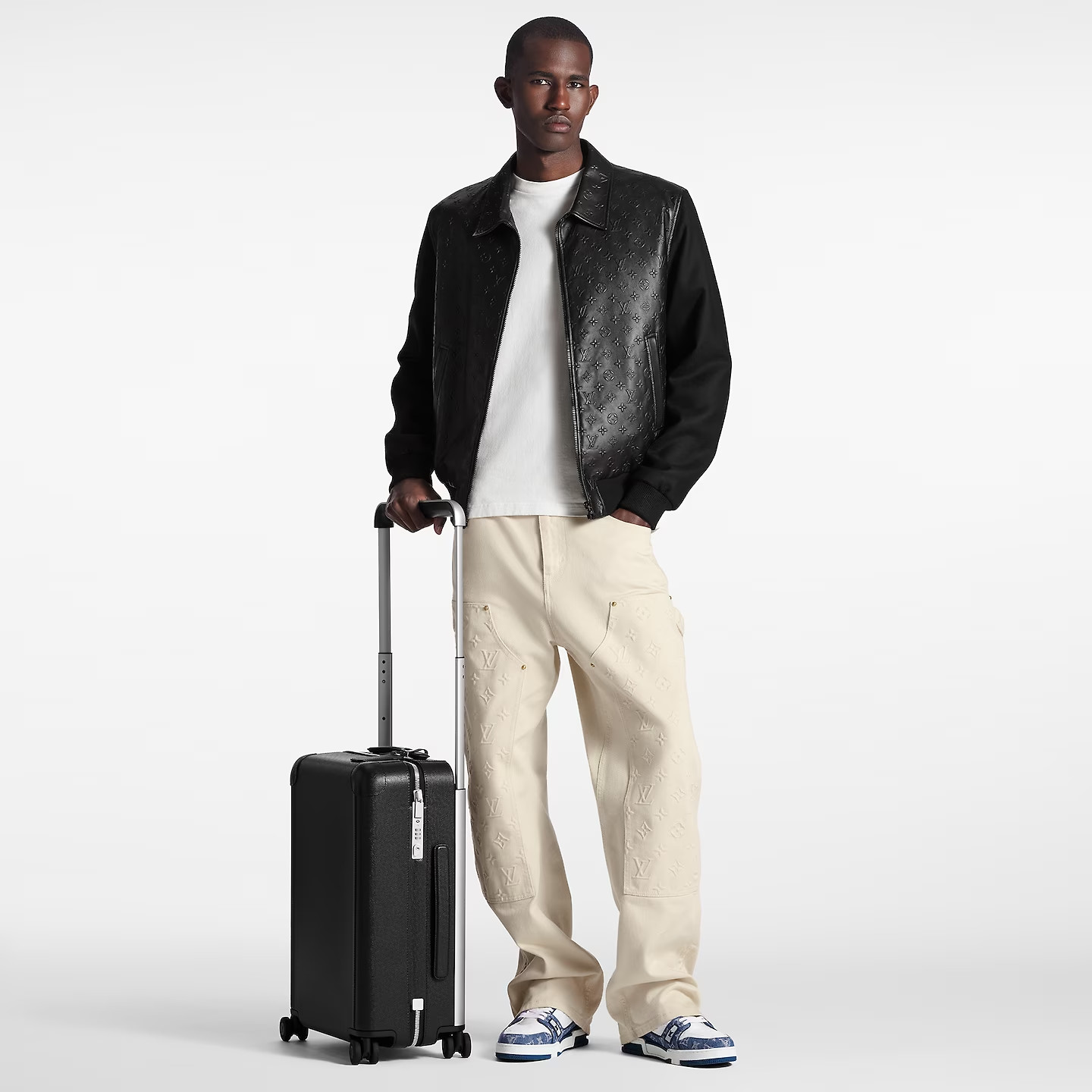 L0vis Vvtt0n Horizon 55 Taiga Leather Suitcase Bag Black 21.7in/55cm M23260