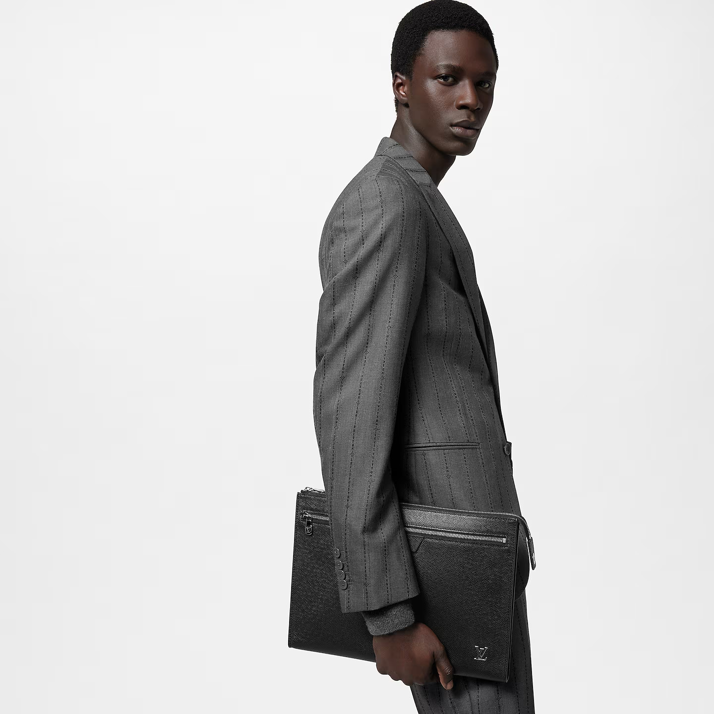 L0vis Vvtt0n Pochette 24H Bag Black For Men 14.1in/36cm M30965