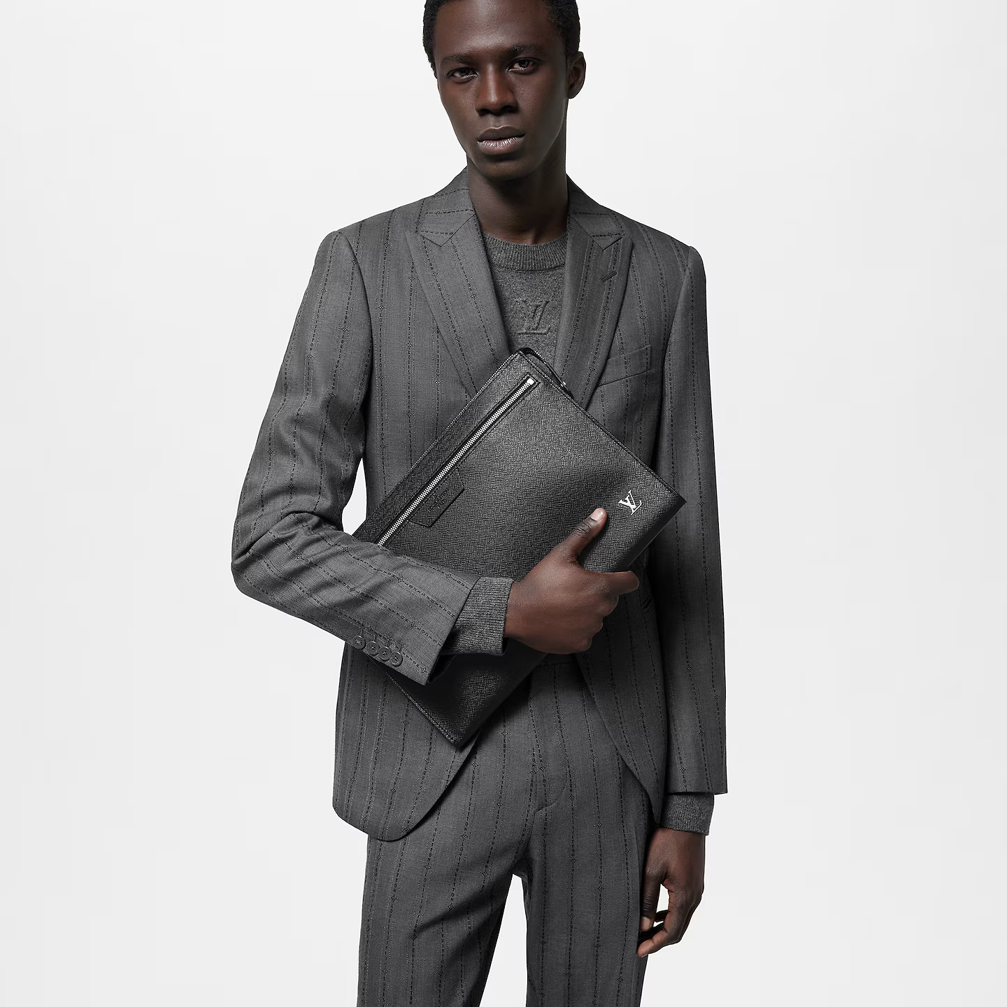 L0vis Vvtt0n Pochette 24H Bag Black For Men 14.1in/36cm M30965