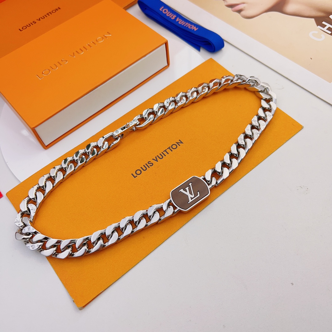 L0vis Vvtt0n Shades Necklace Silver For Women