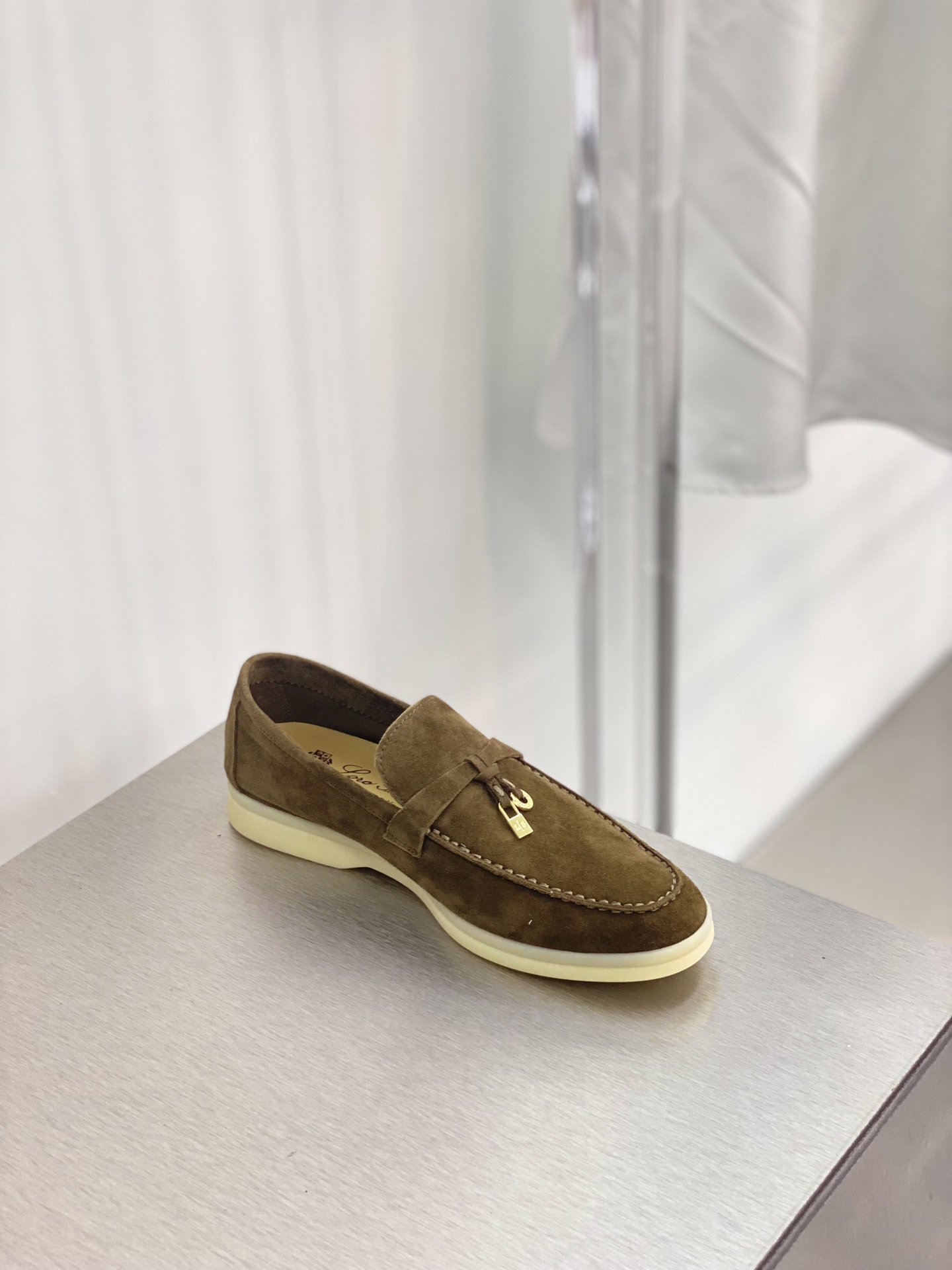 L0r0 P1ana Summer Charms Walk Loafers Tea Room For Women – FAE5444 50KY