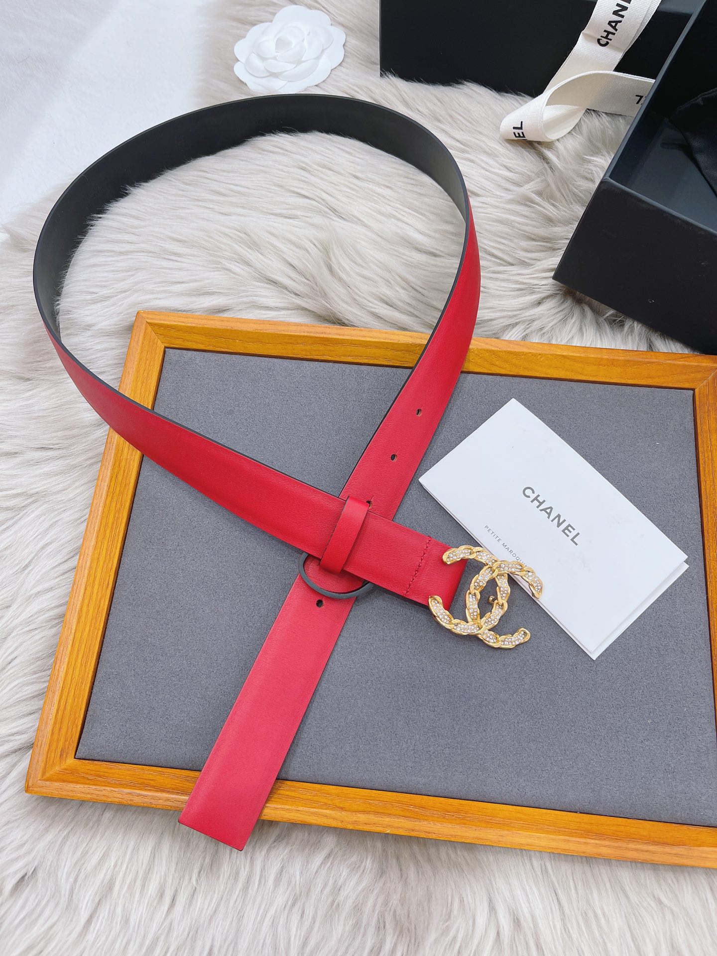 Ch**el Shiny Gold Tone Chain Interlocking C Belt Red For Women