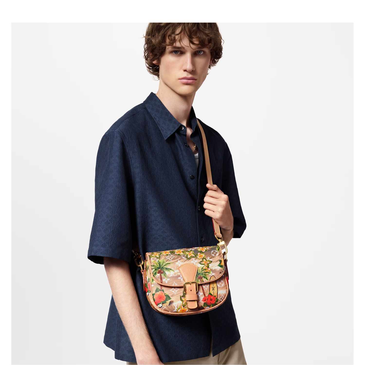 L0vis Vvtt0n Montsouris Messenger PM Bag For Men 7.9in/20cm M24986