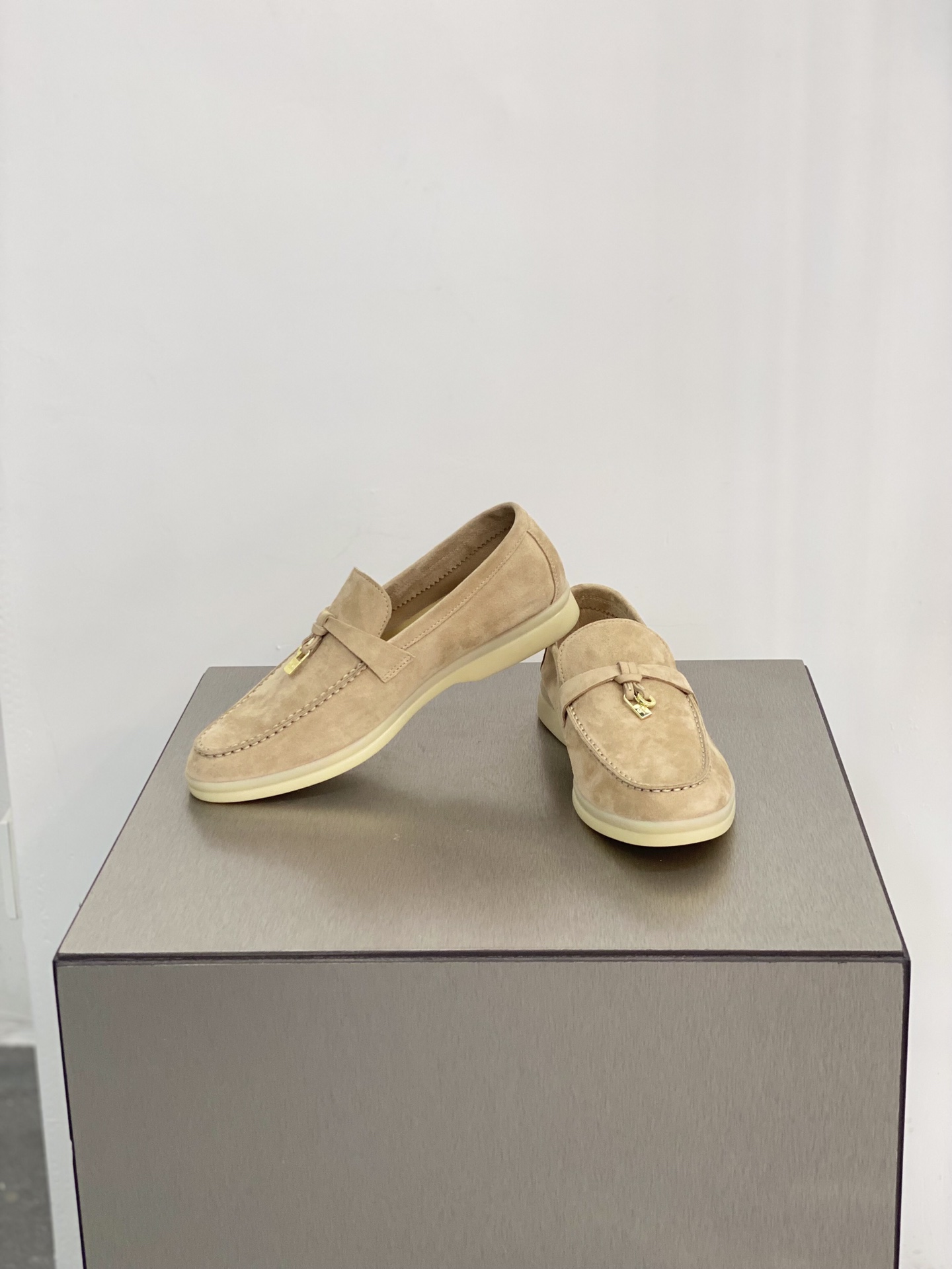 L0r0 P1ana Summer Charms Walk Loafers Sandstone For Women – FAE5444 D044