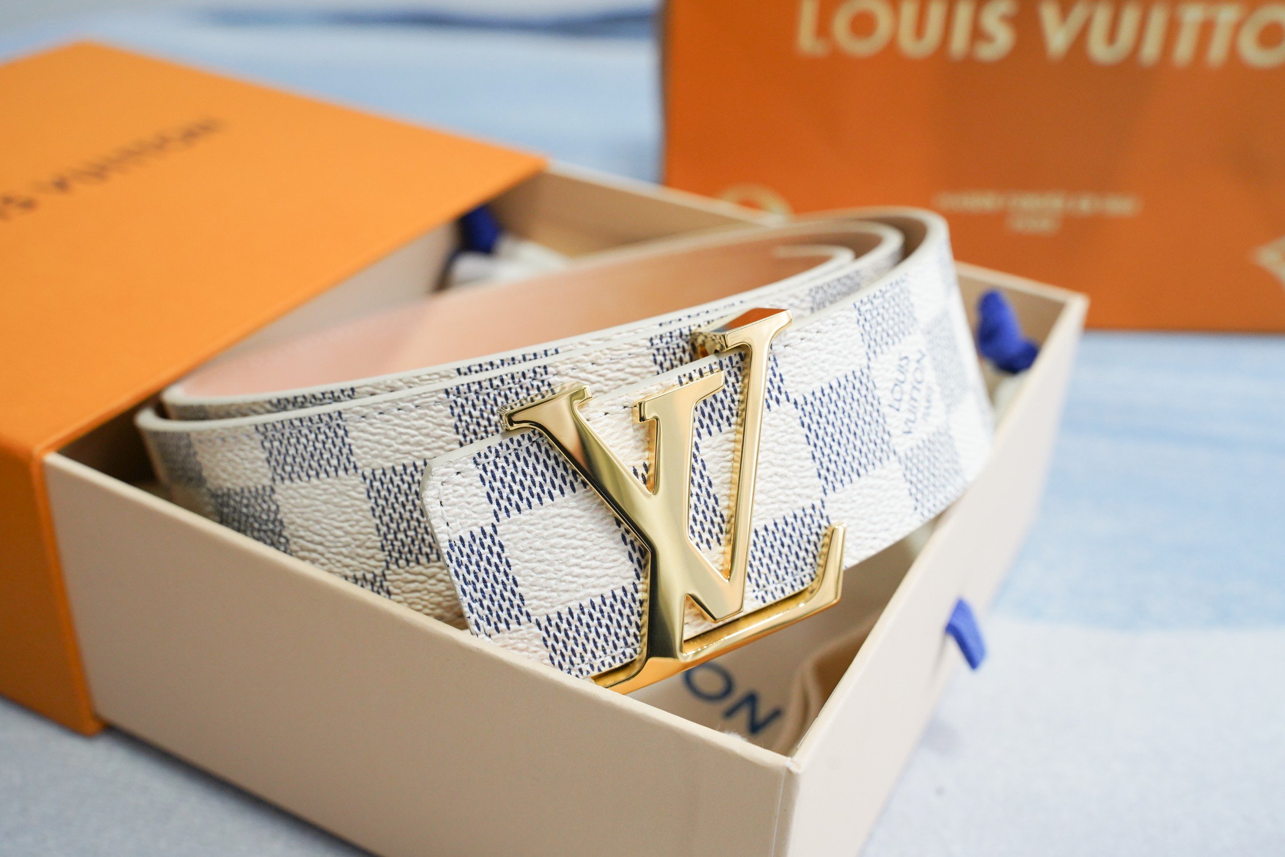 L0vis Vvtt0n LV Initiales Damier Azur Canvas Belt Grey For Women M9609U