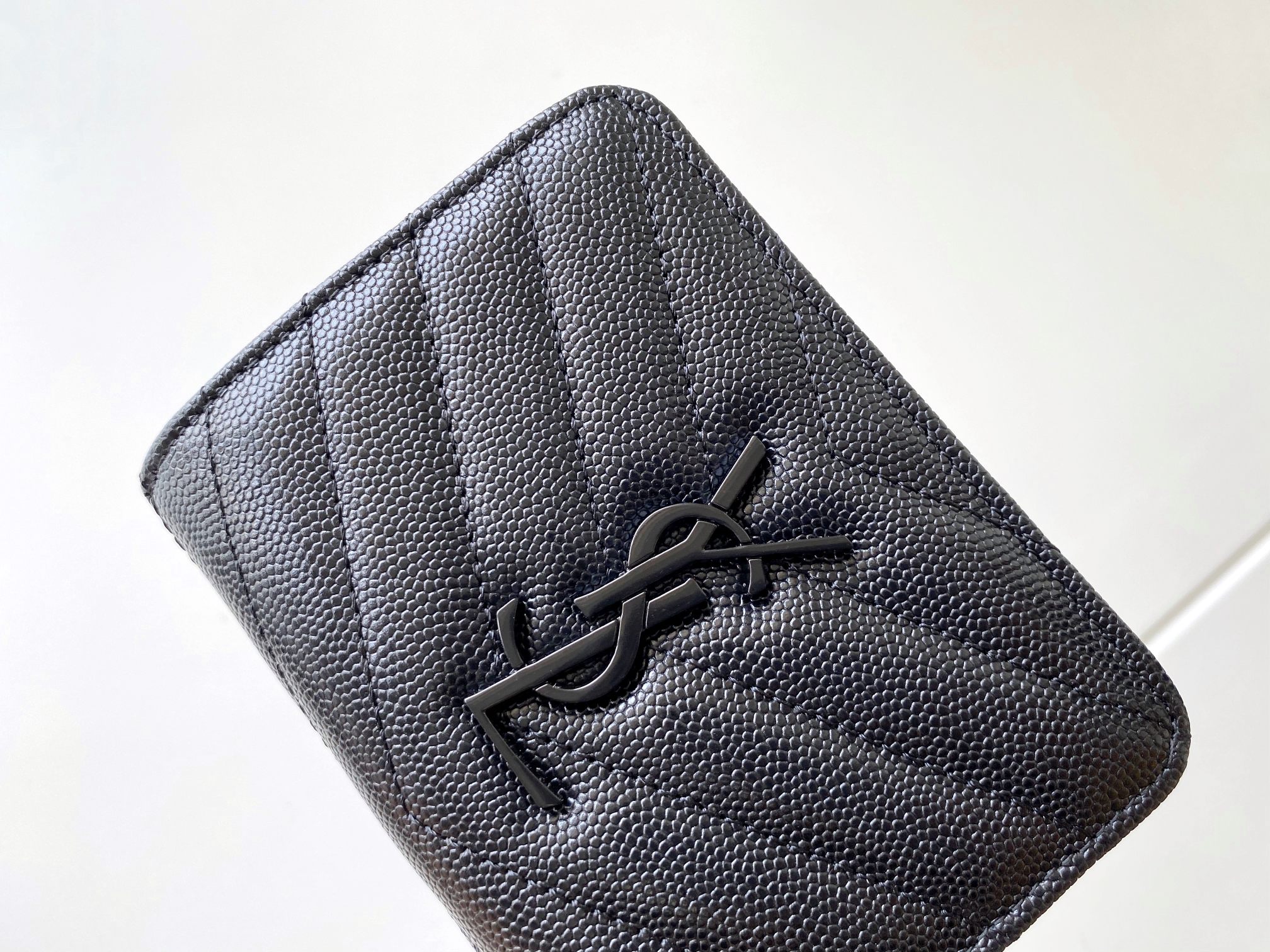 Sa1nt Lau*nt Cassandre Matelaseé Compact Zip Around Wallet Black For Women 4.7in/12cm 668288BOW081000 Y51