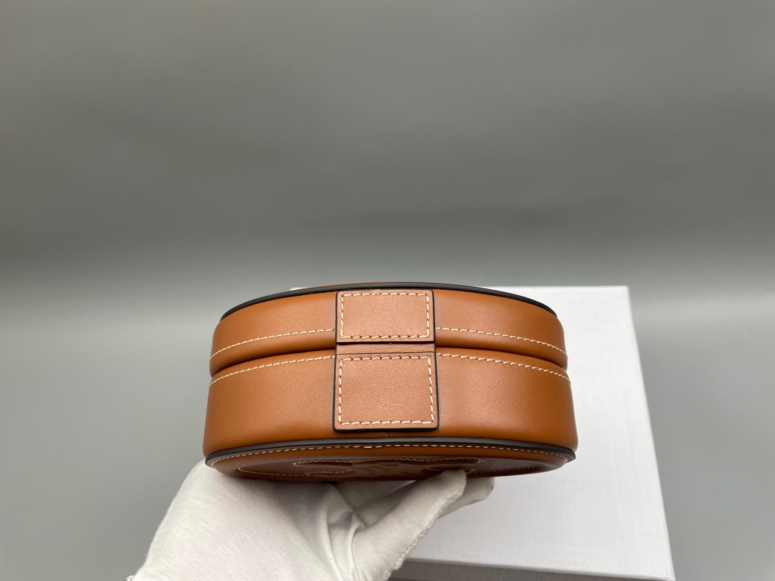 [True-to-ORIGINAL] Ce1i*e Oval Minaudiere Cuir Triomphe Brown For Women 6in/11.5cm – 198613DU6.04LU