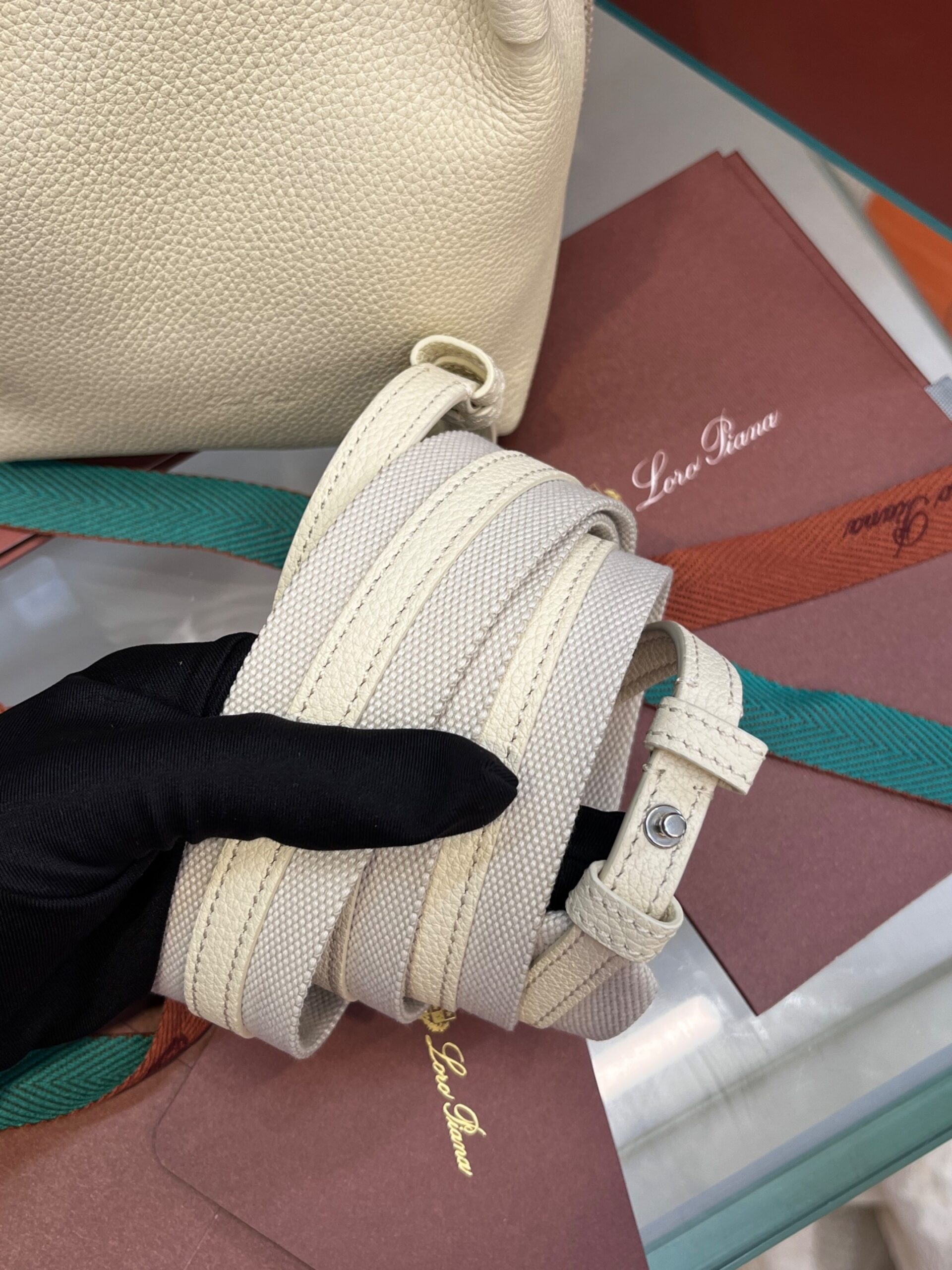 [True-to-ORIGINAL] Loro Small Bale Whisper White Bag For Women 17cm/6.7 – FAN8964(1615)