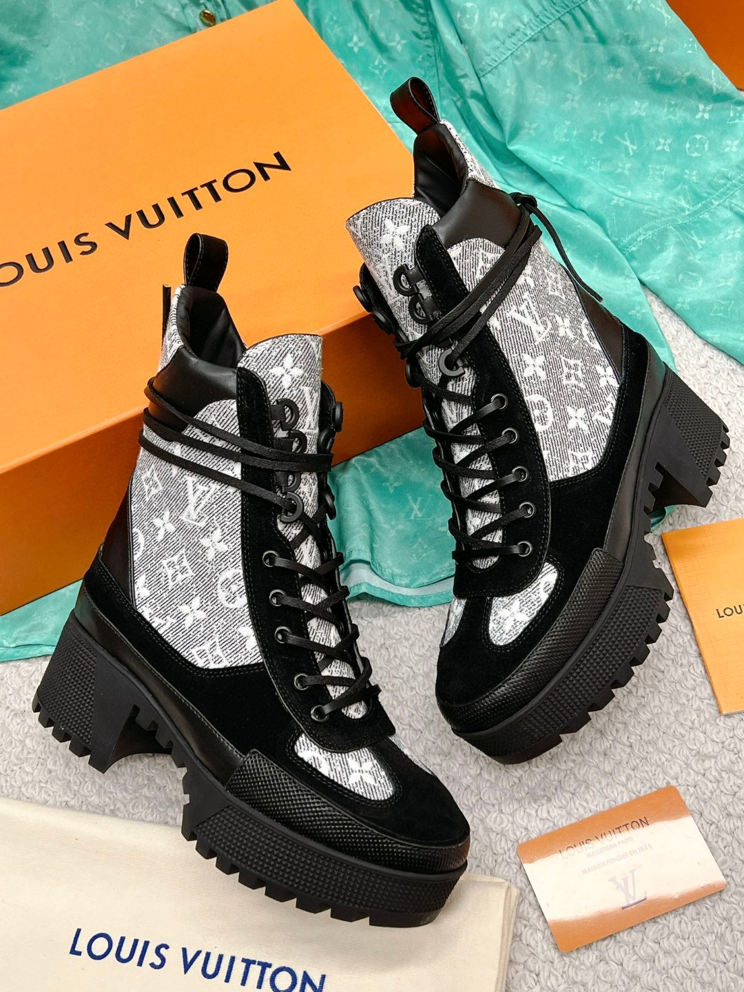 L0vis Vvtt0n Laureate Desert Boots Grey For Women