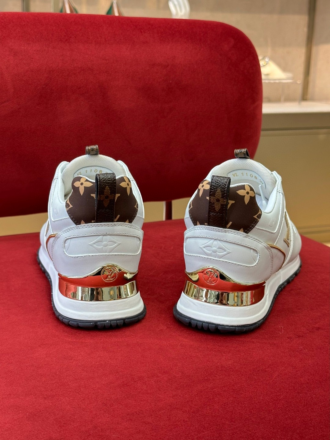 L0vis Vvtt0n Run Away Sneaker White For Women 1AAP3L