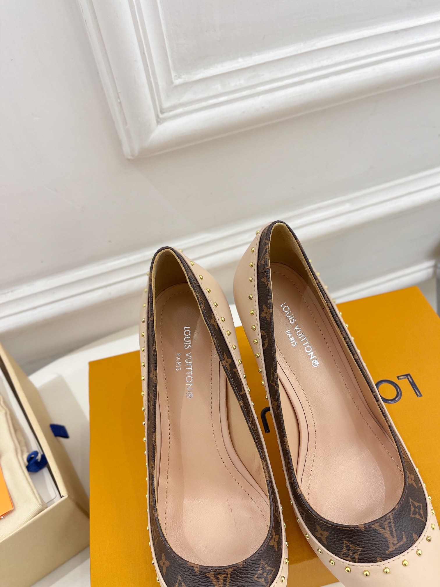 L0vis Vvtt0n Signature Pump Beige For Women 9.5/3.7in 1AACG5