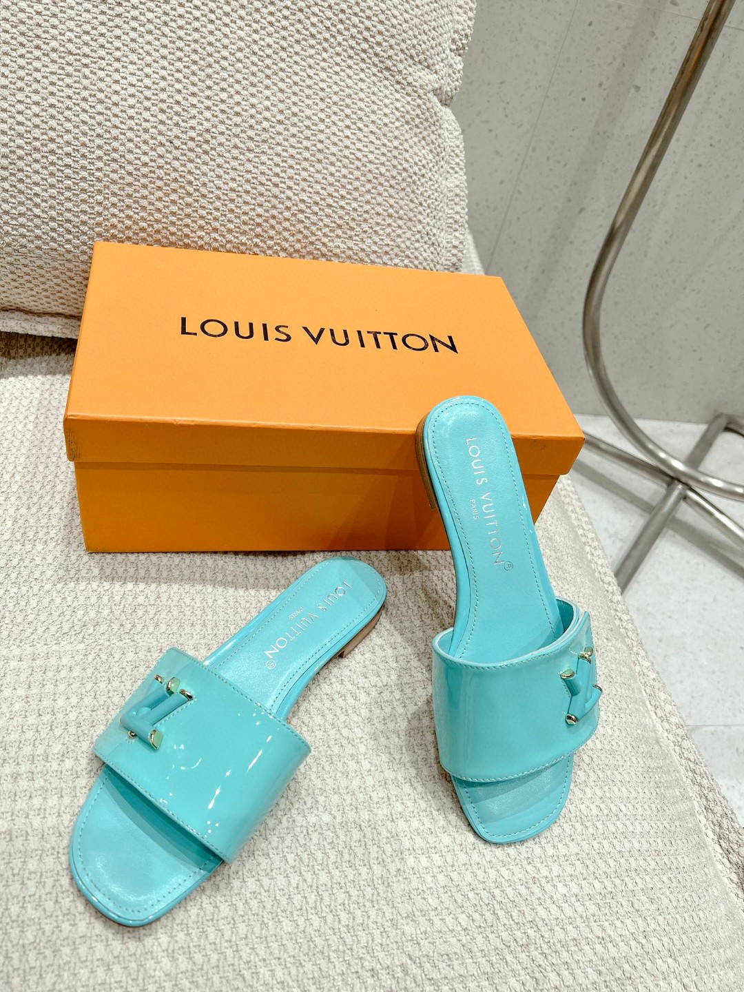 L0vis Vvtt0n Shake Flat Mule Jade Green For Women