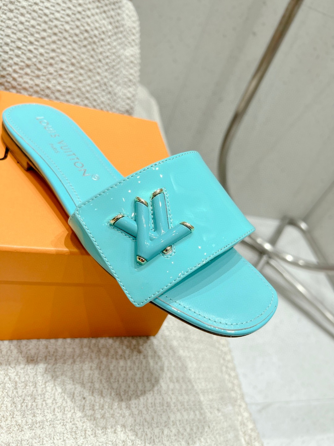 L0vis Vvtt0n Shake Flat Mule Jade Green For Women