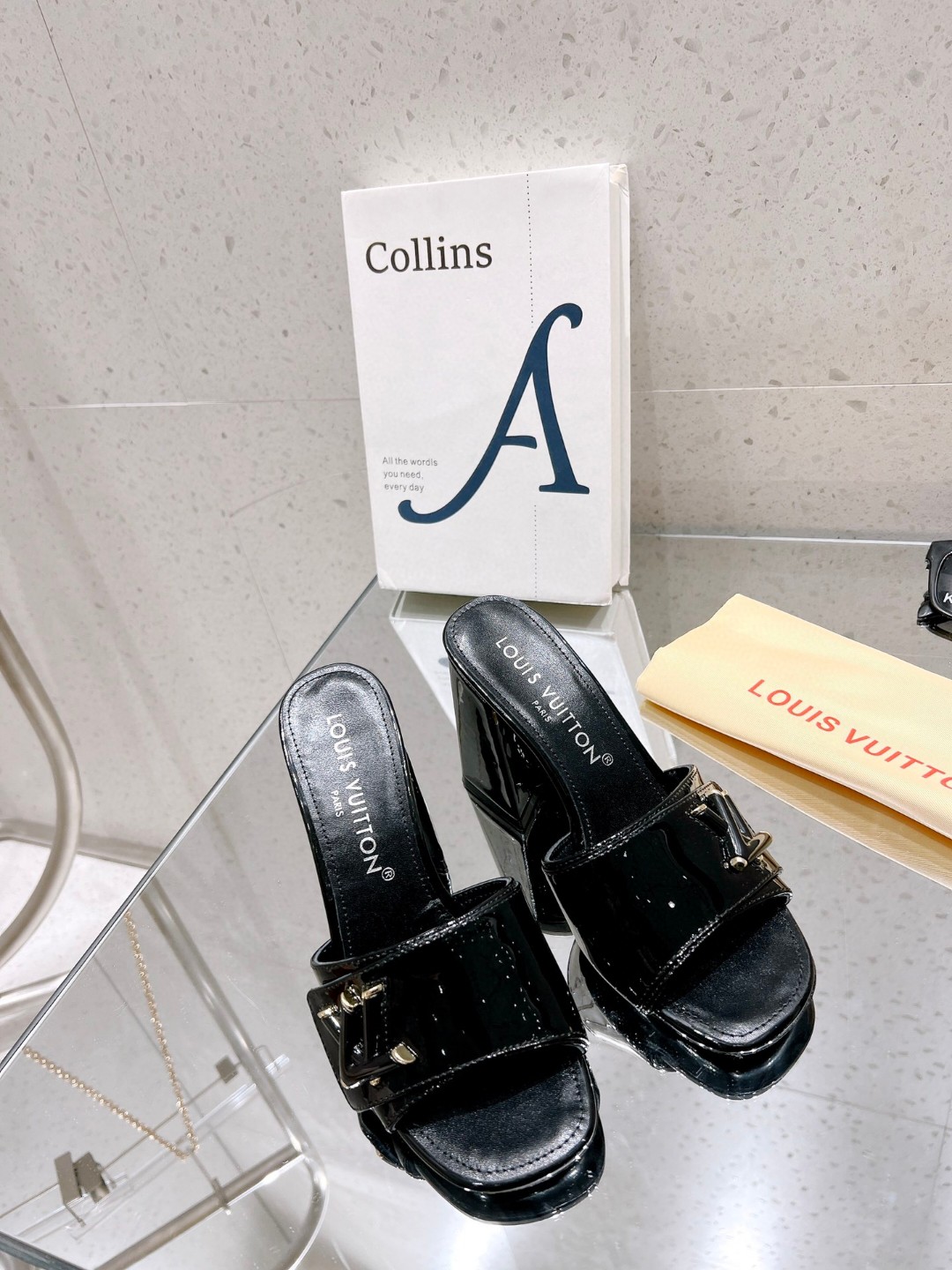 L0vis Vvtt0n Shake Mule Black For Women