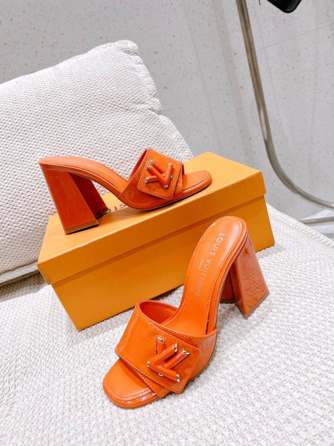 L0vis Vvtt0n Shake Mule Orange For Women