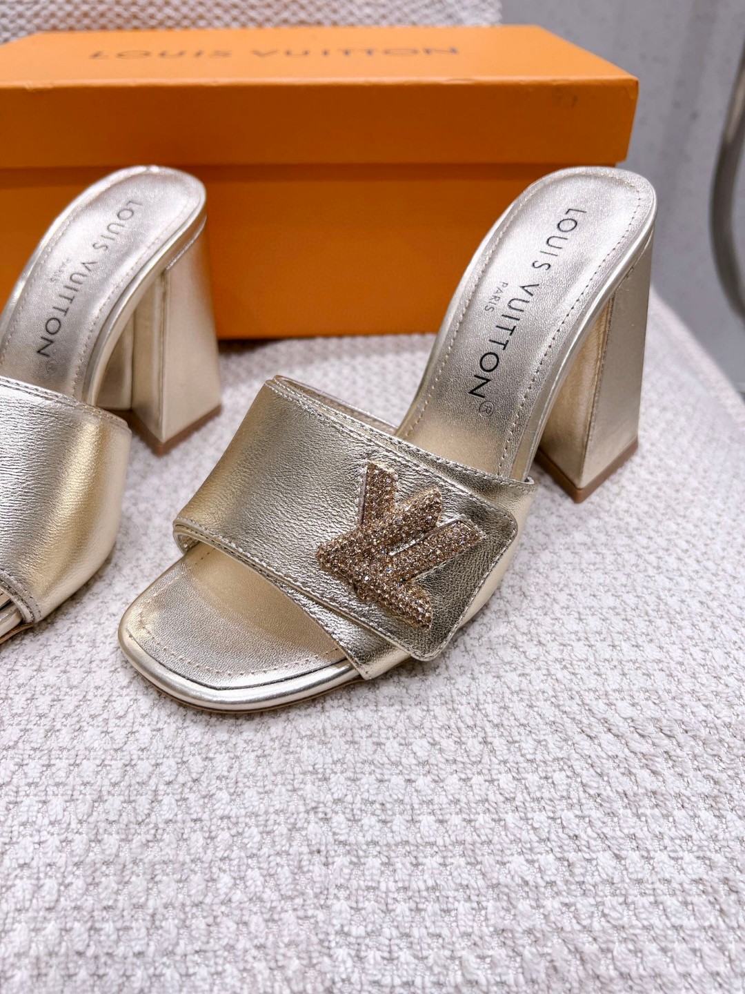 L0vis Vvtt0n Shake Mule Gold For Women