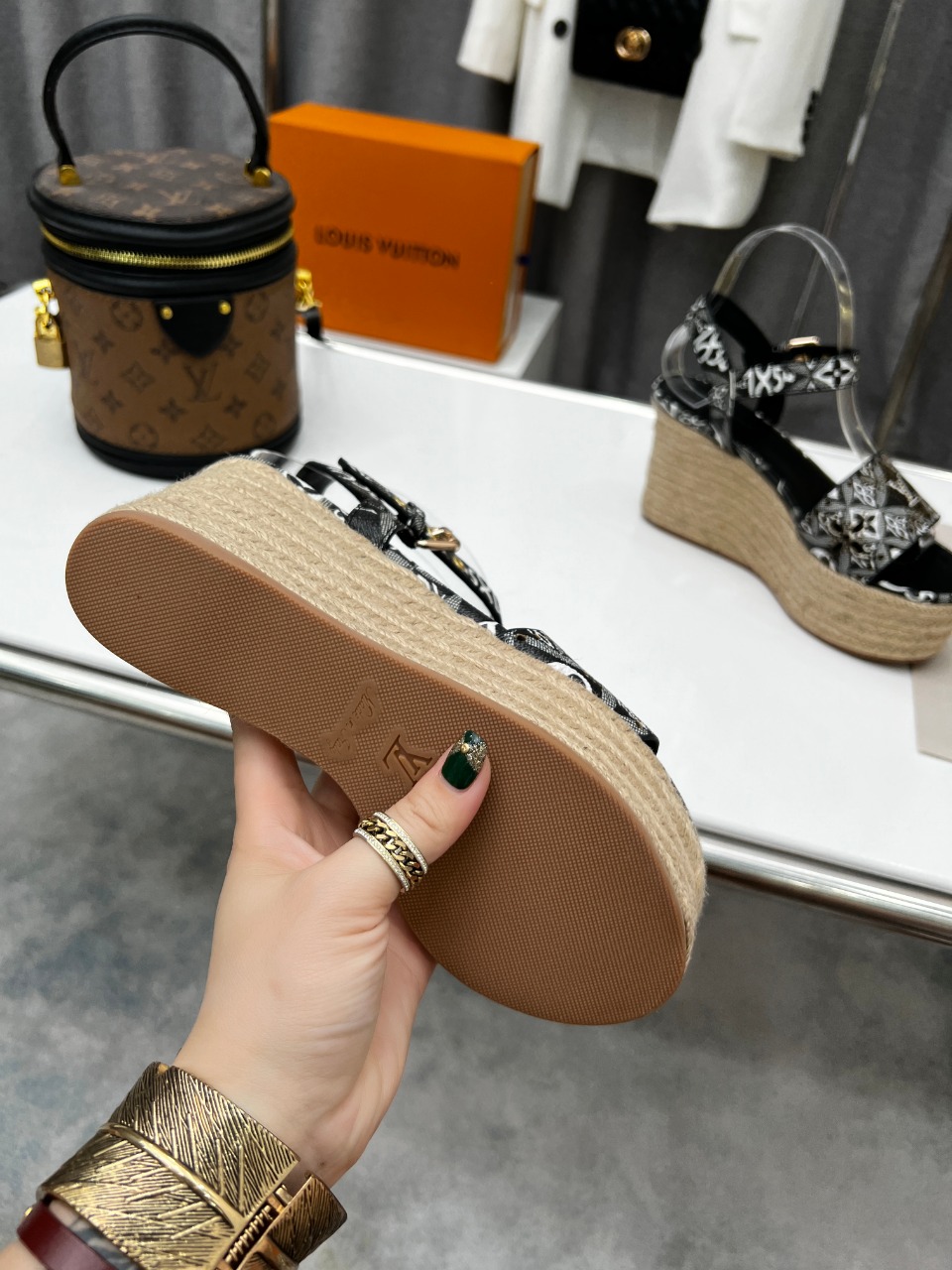 L0vis Vvtt0n Women’s Starboard Wedge Sandal Black And White For Women LV