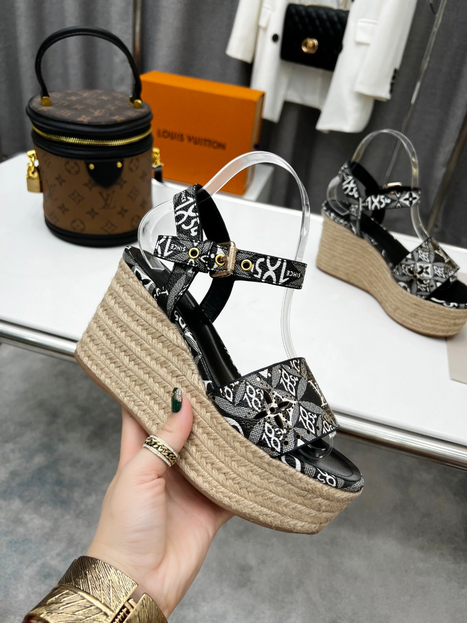 L0vis Vvtt0n Women’s Starboard Wedge Sandal Black And White For Women LV