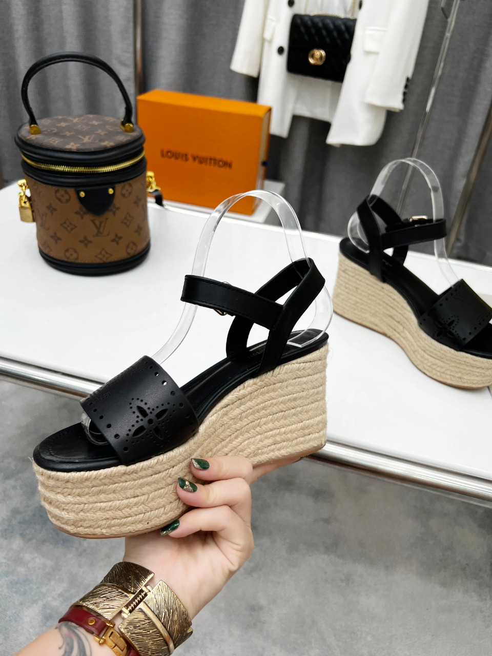 L0vis Vvtt0n Women’s Starboard Wedge Sandal Black For Women LV