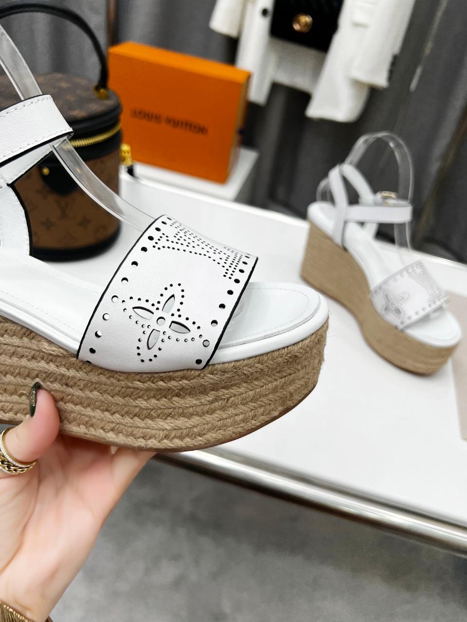 L0vis Vvtt0n Women’s Starboard Wedge Sandal White For Women LV 1A9PKT