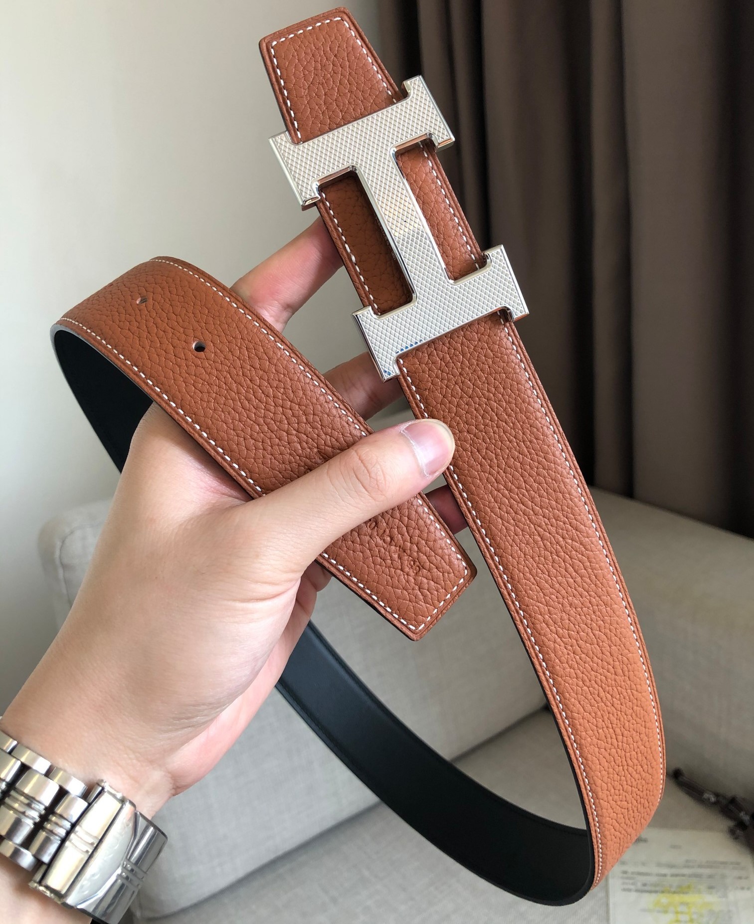 H**me5 H Guillochee Belt 32mm Buckle And Reversible Leather Strap Noir H064540CK05