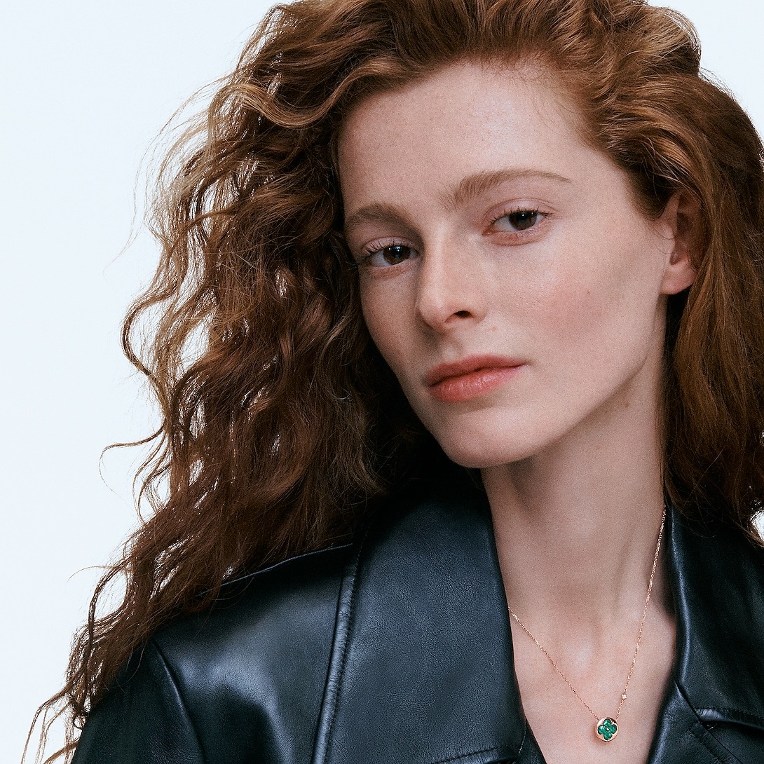 L0vis Vvtt0n Color Blossom BB Sun Pendant Necklace Pink-Toned For Women Q93619