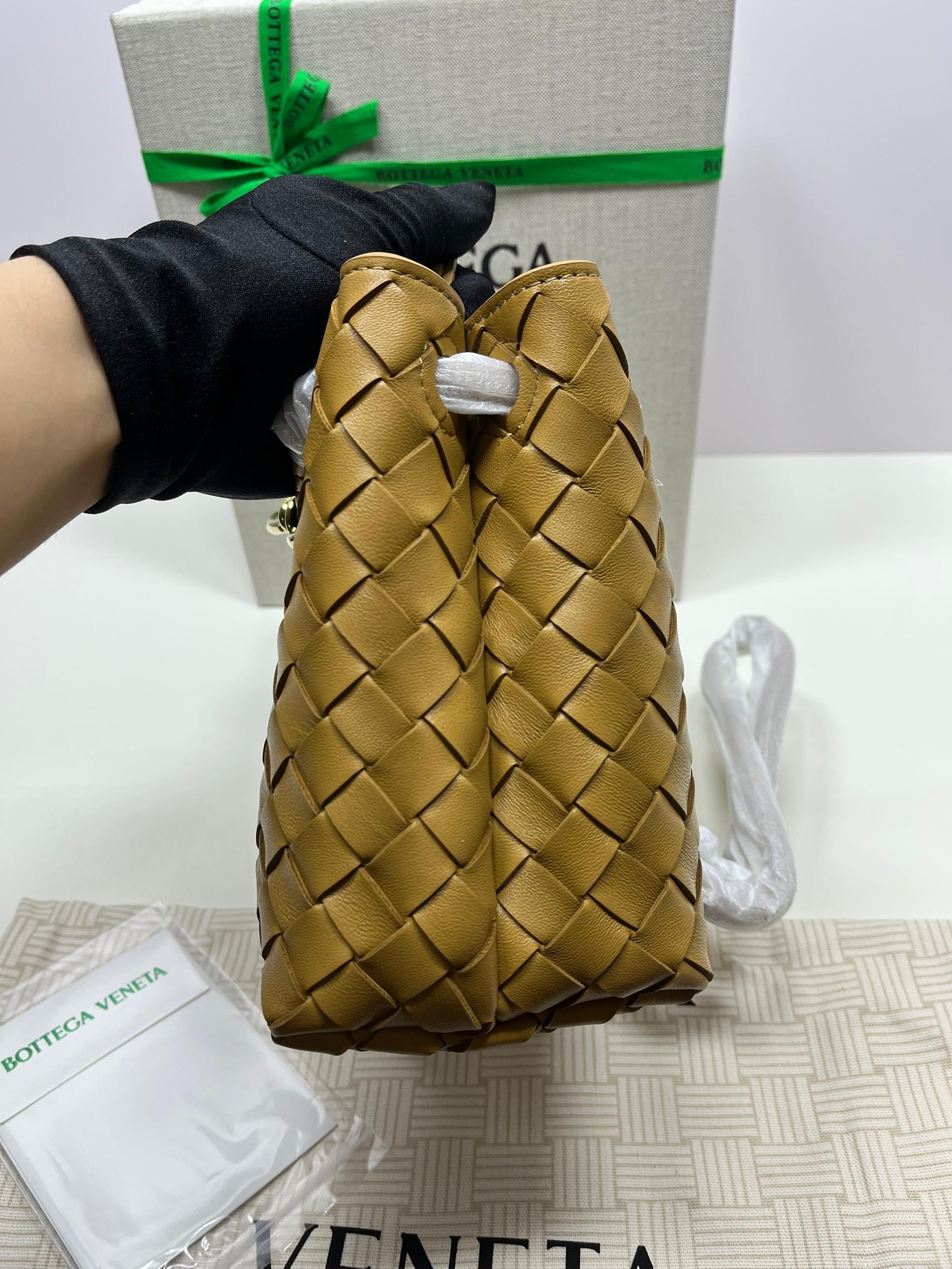 [True-to-ORIGINAL] B0tt*ga Ven*ta Small Andiamo Yellow For Women 25cm/9.8in