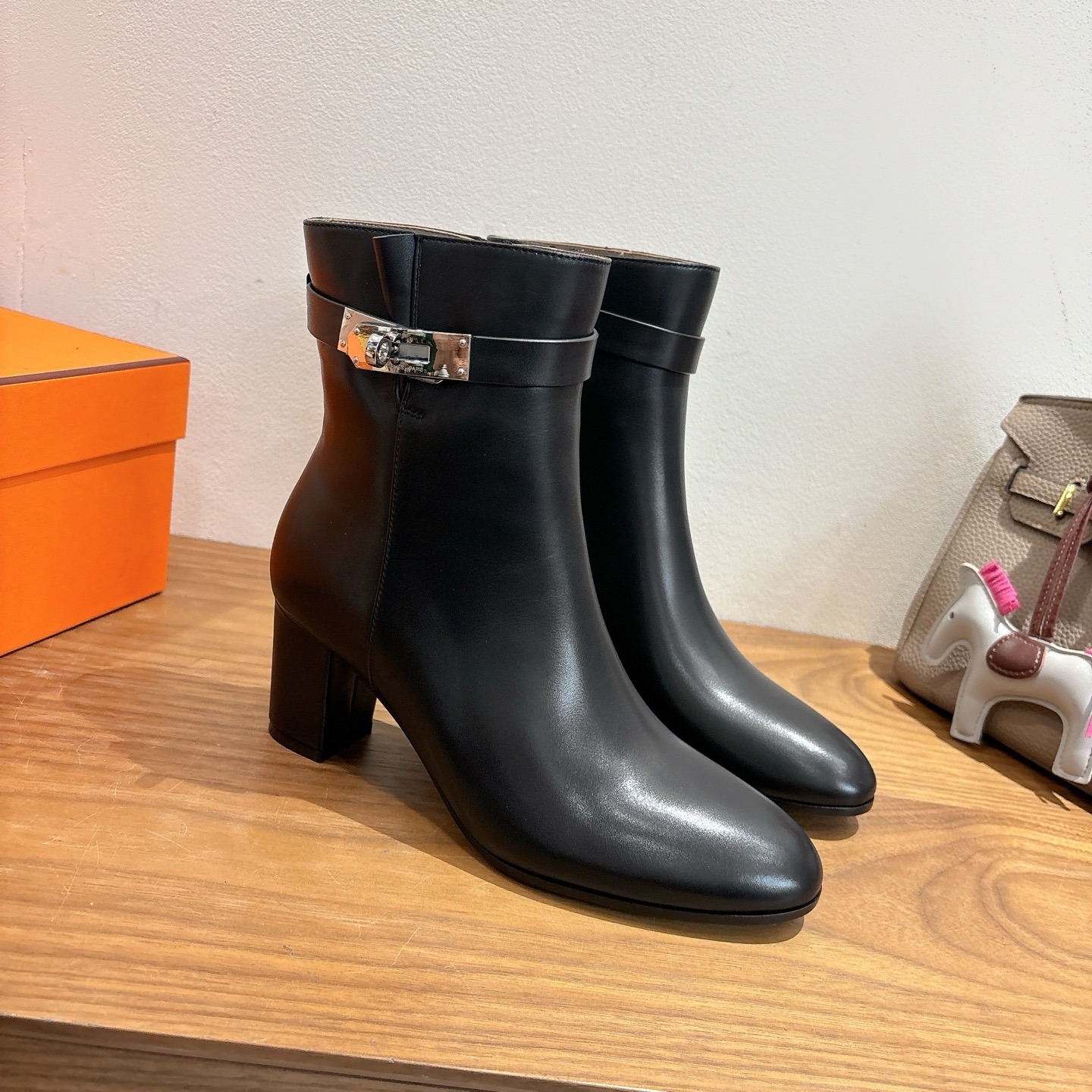 H**me5 Saint Germain Ankle Boots Noir For Women H182102Z 02340