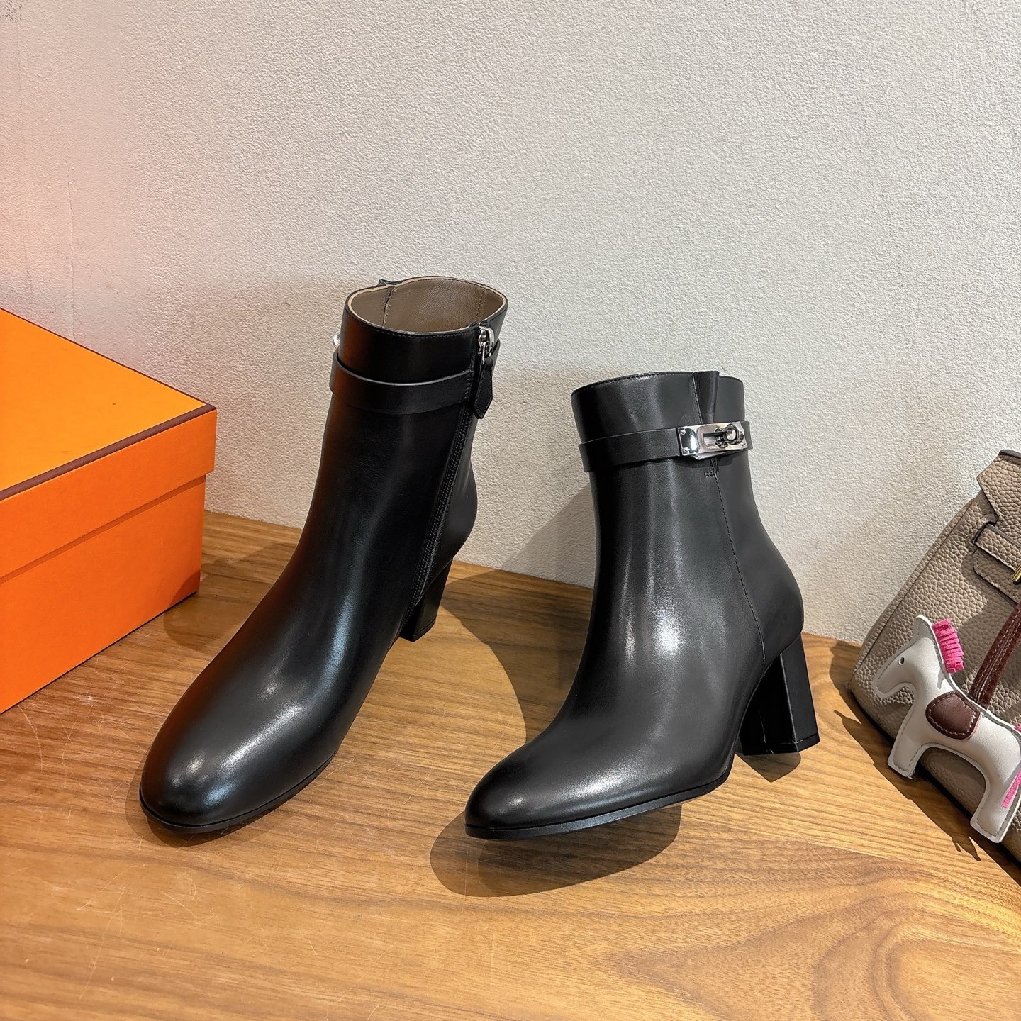 H**me5 Saint Germain Ankle Boots Noir For Women H182102Z 02340