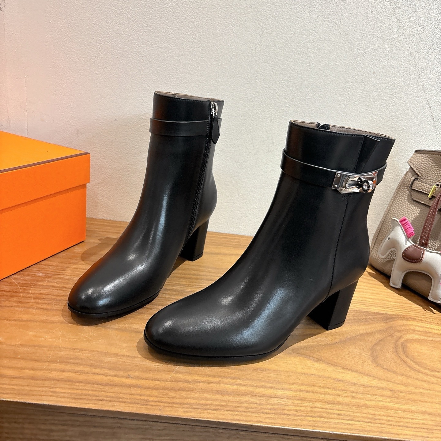 H**me5 Saint Germain Ankle Boots Noir For Women H182102Z 02340