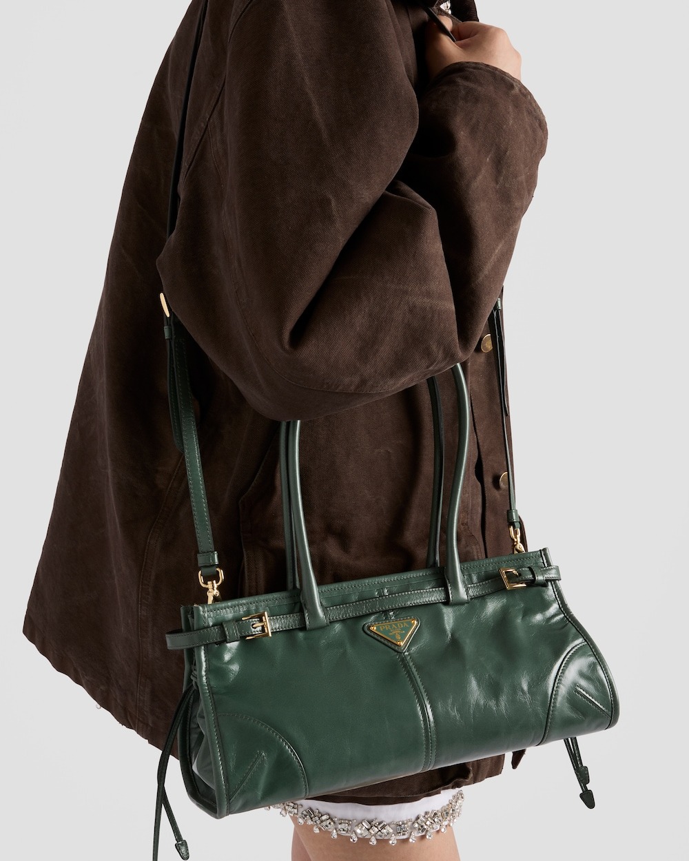 [True-to-ORIGINAL] Pra*a Bonnie Medium Shoulder Bag Sage 32cm/13in – 1BA426_2CYR_F014J_V_MOO