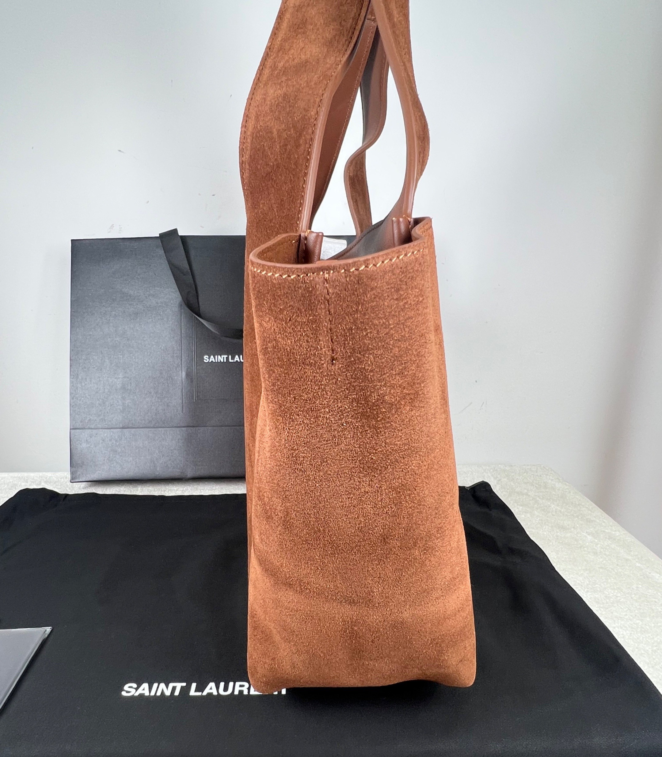 [True-to-ORIGINAL] Sa1nt Lau*nt LE 5 À 7 Bea In Suede Caramel Cognac For Women 50cm/19.7in 763435008IW2885
