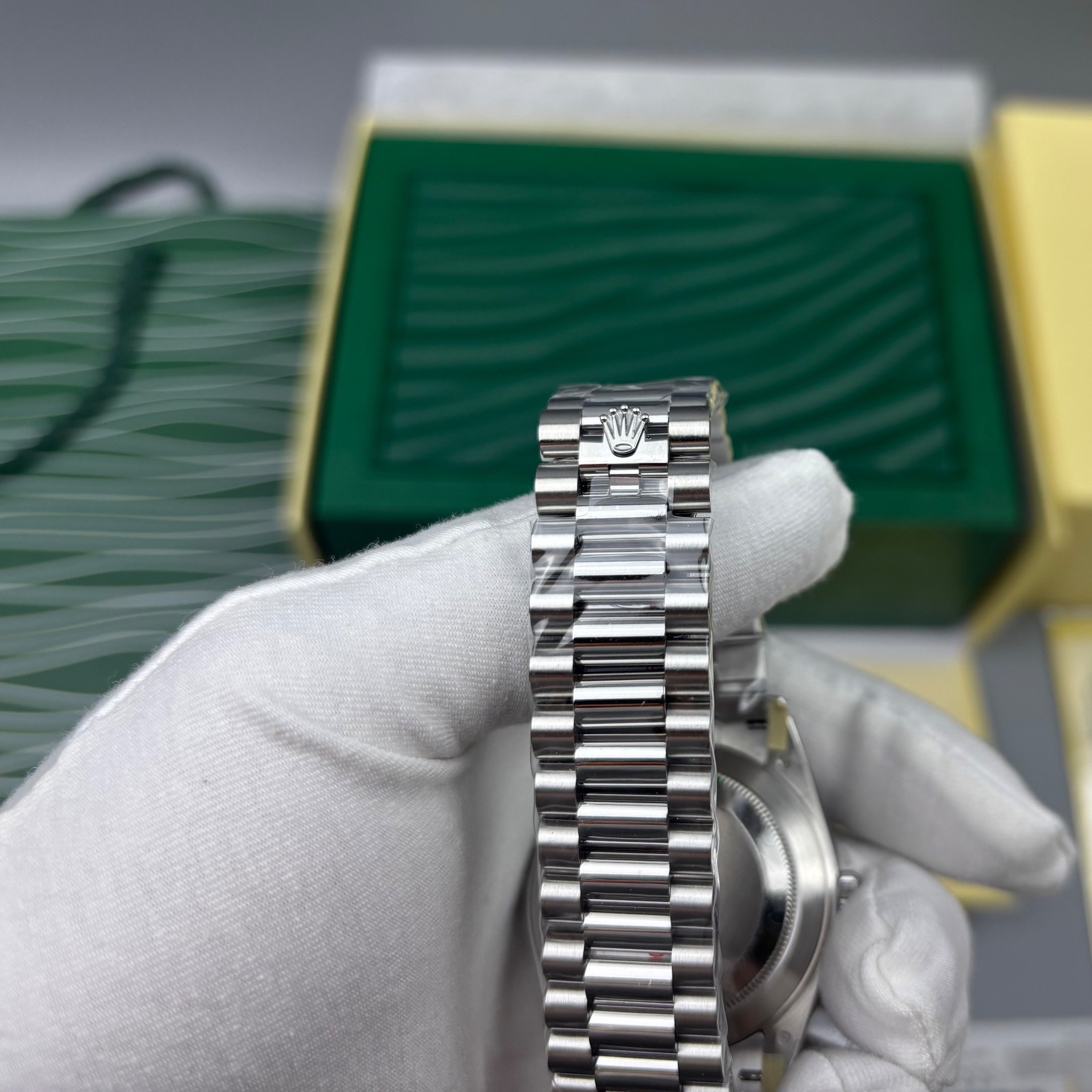 R01ex Day-Date 40 Watch Silver Toned Olive Green Dial 40mm For Men M228396TBR-0020