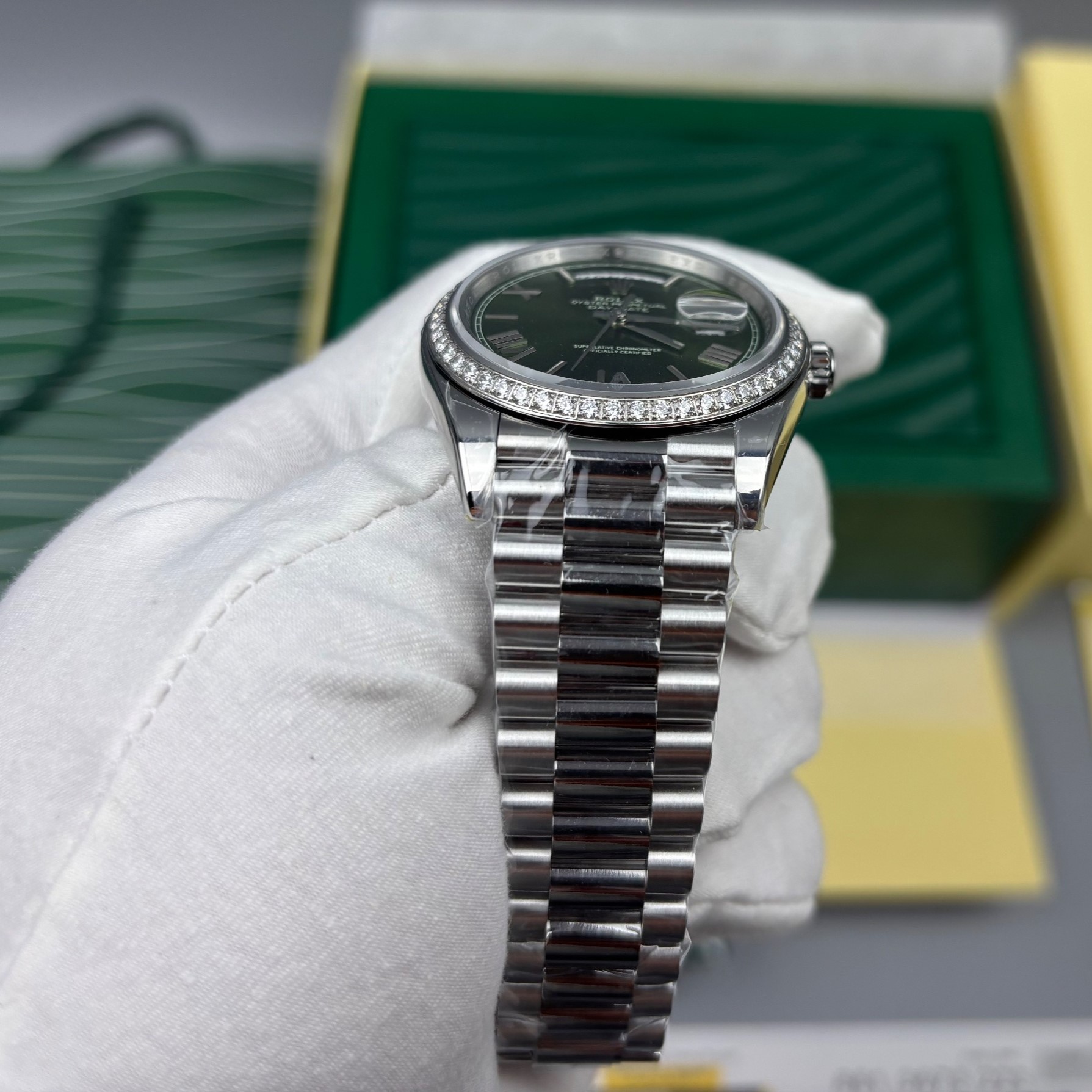 R01ex Day-Date 40 Watch Silver Toned Olive Green Dial 40mm For Men M228396TBR-0020