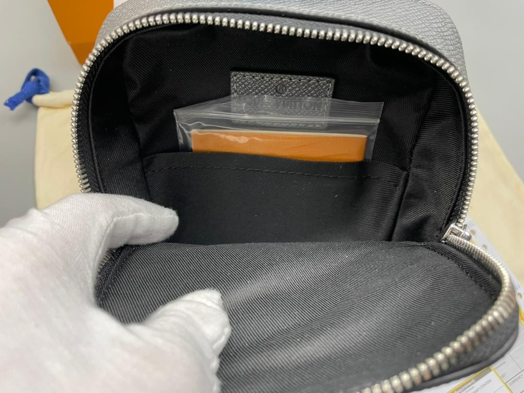 L0vis Vvtt0n Outdoor Sling Bag Taigarama Gunmetal Gray For Men, Men’s Bags, Crossbody Bags 8.3in/21cm LV