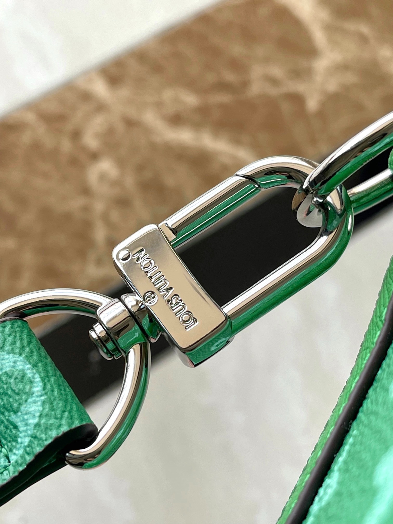 L0vis Vvtt0n Keepall Bandouliere 45 Green 17.7in/45cm M31046