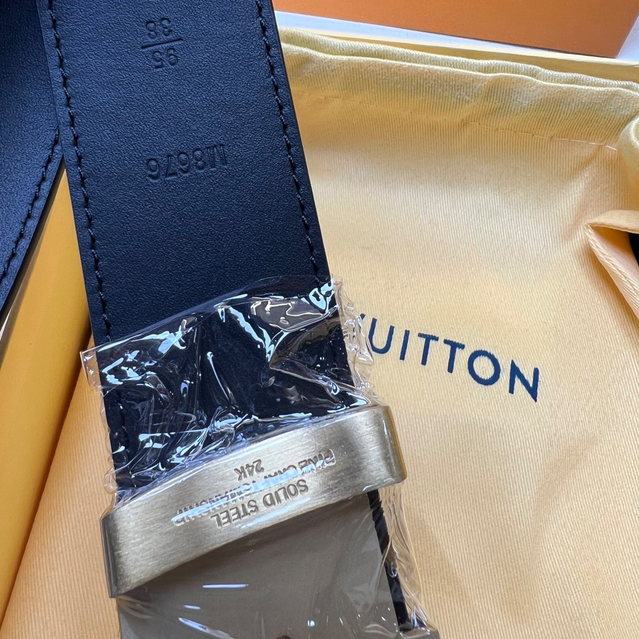 L0vis Vvtt0n Initiales Reversible LV Belt with Gold Toned Hardware