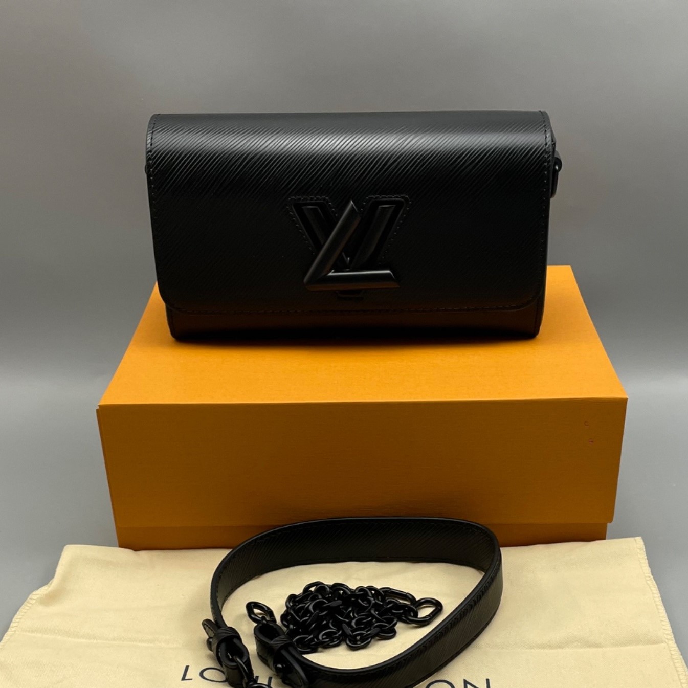 L0vis Vvtt0n Twist West Black For Women 24cm/9.3in – M25336