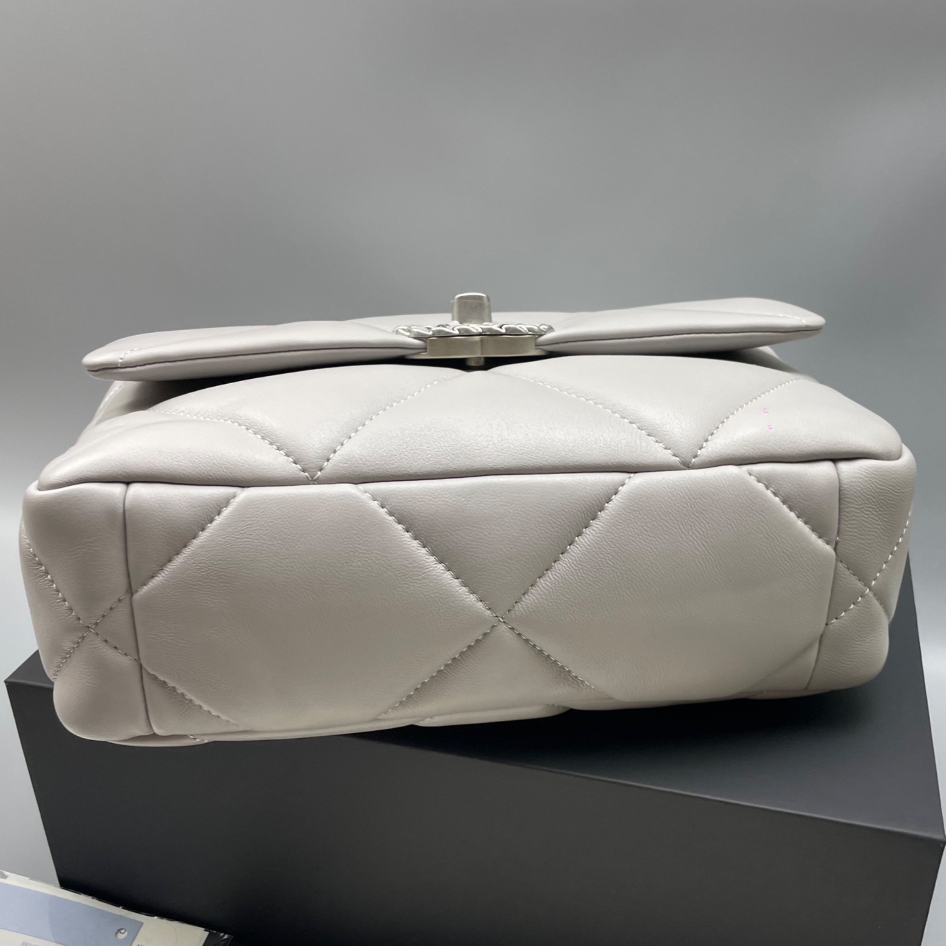 [True-to-ORIGINAL] Ch**el Classic Flap Bag Grey For Women 10.2in/26cm