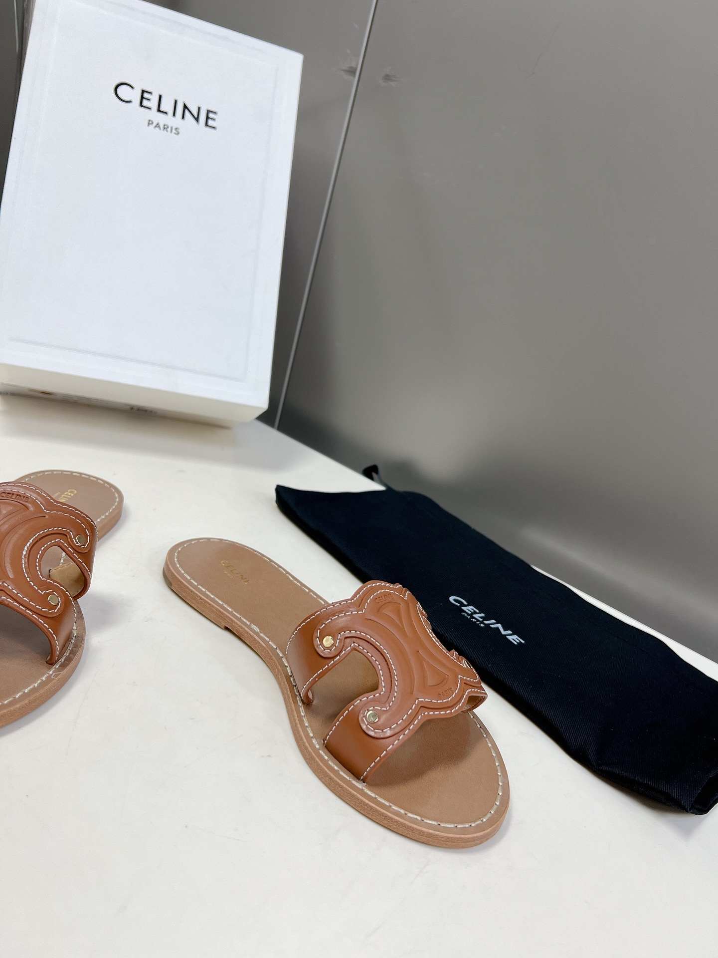 Ce1i*e Triomphe Mule Brown For Women 352413767C.04LU