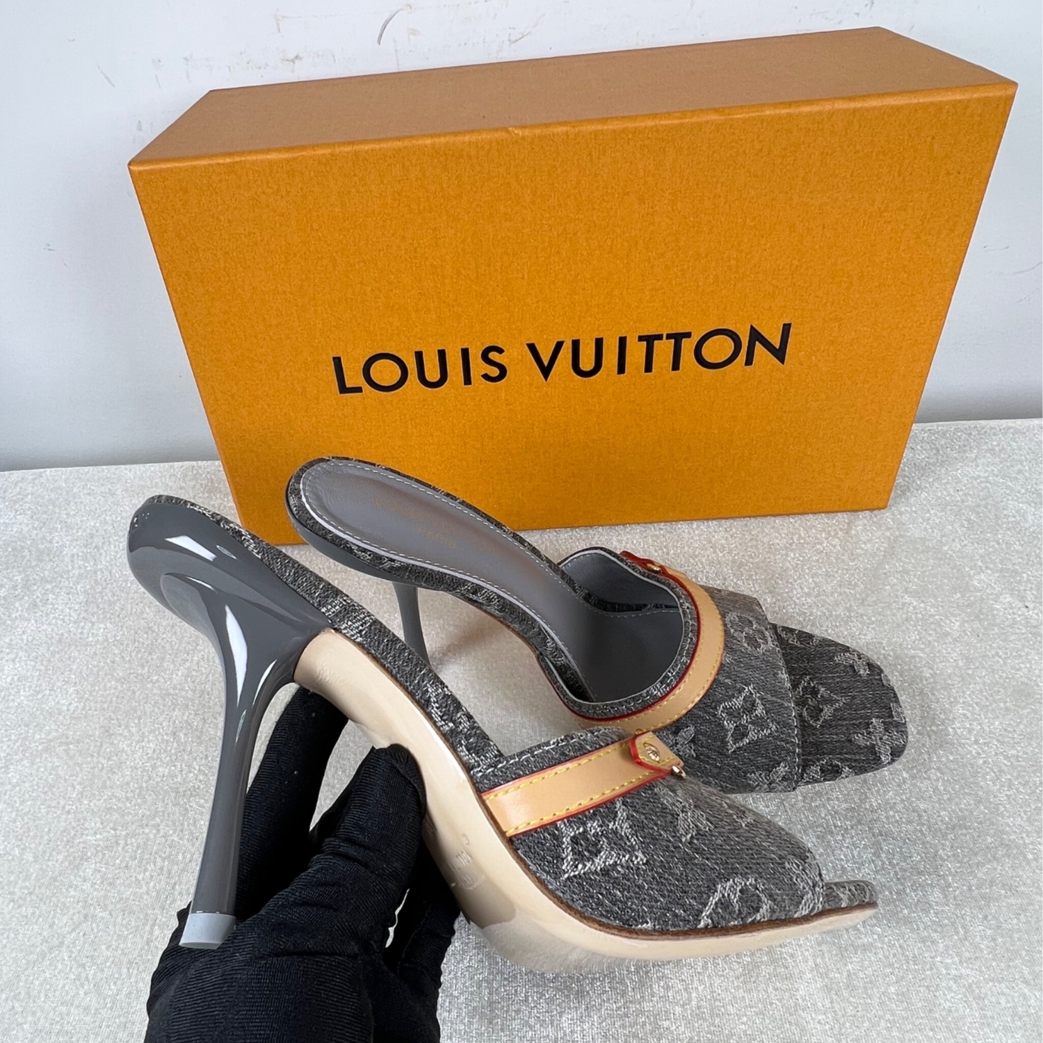 L0vis Vvtt0n 6AM Mule Grey For Women 1ADIGT