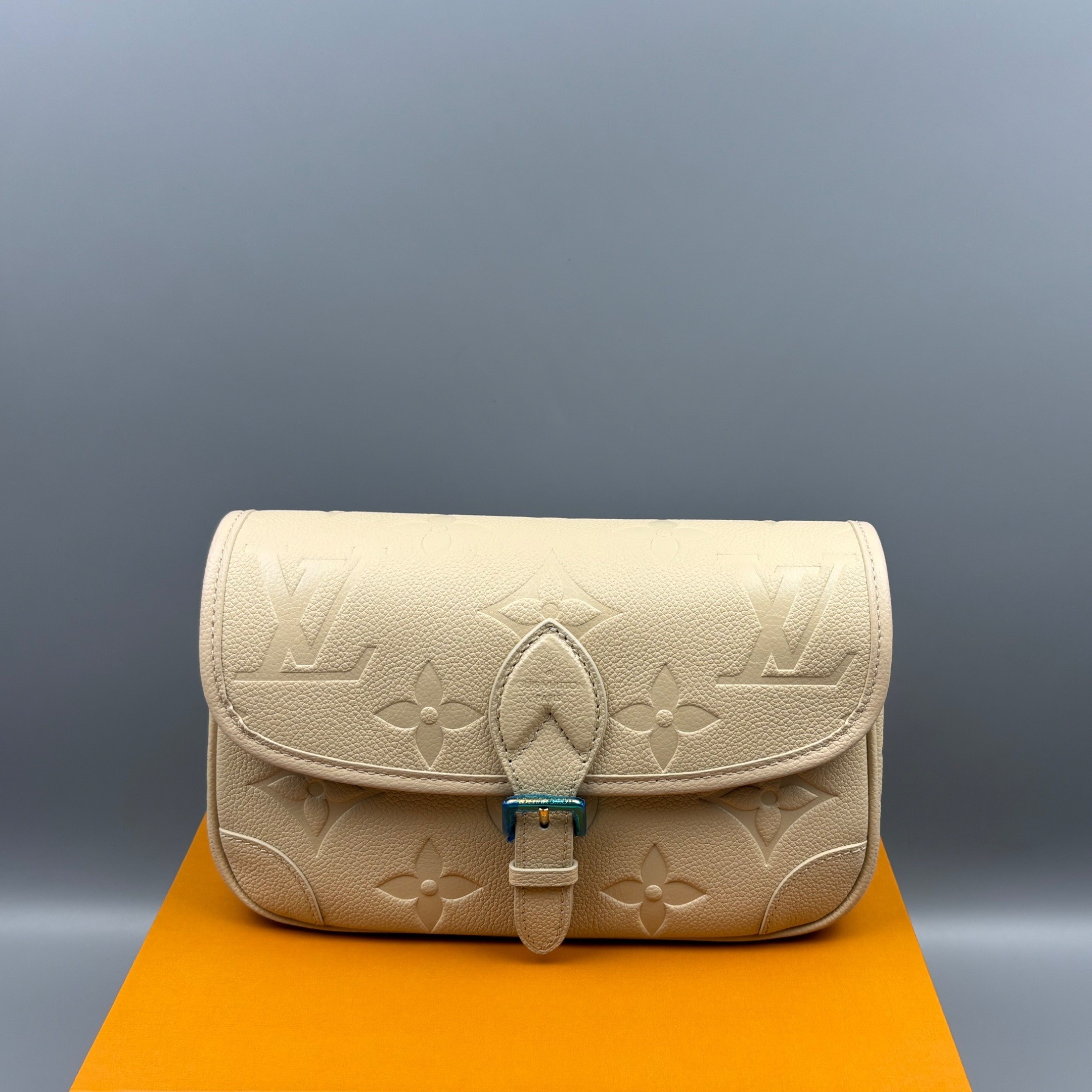 [True-to-ORIGINAL] L0vis Vvtt0n Diane Sand For Women 9.4in/24cm M13231