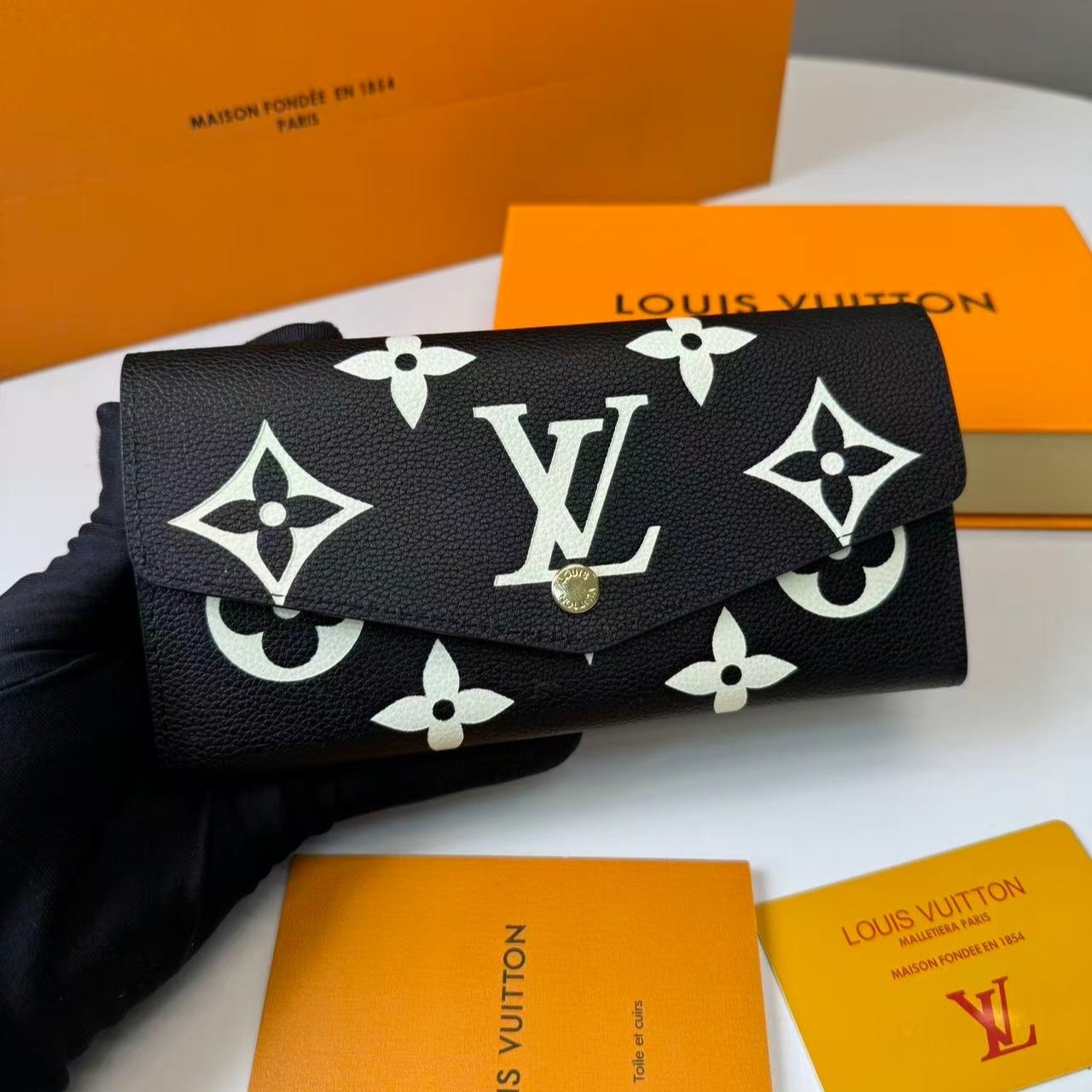 L0vis Vvtt0n Sarah Wallet Black And Beige For Women 19cm/7.5in – M80496