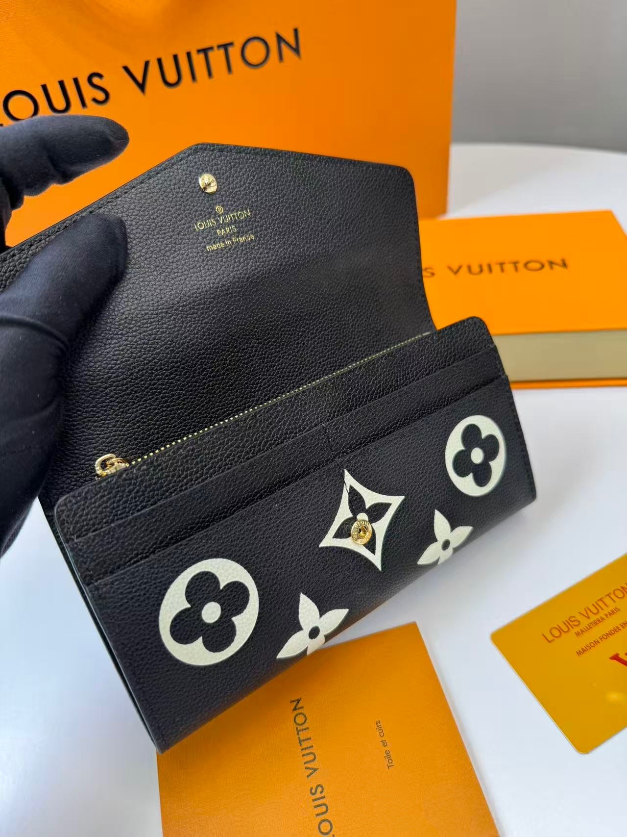 L0vis Vvtt0n Sarah Wallet Black And Beige For Women 19cm/7.5in – M80496