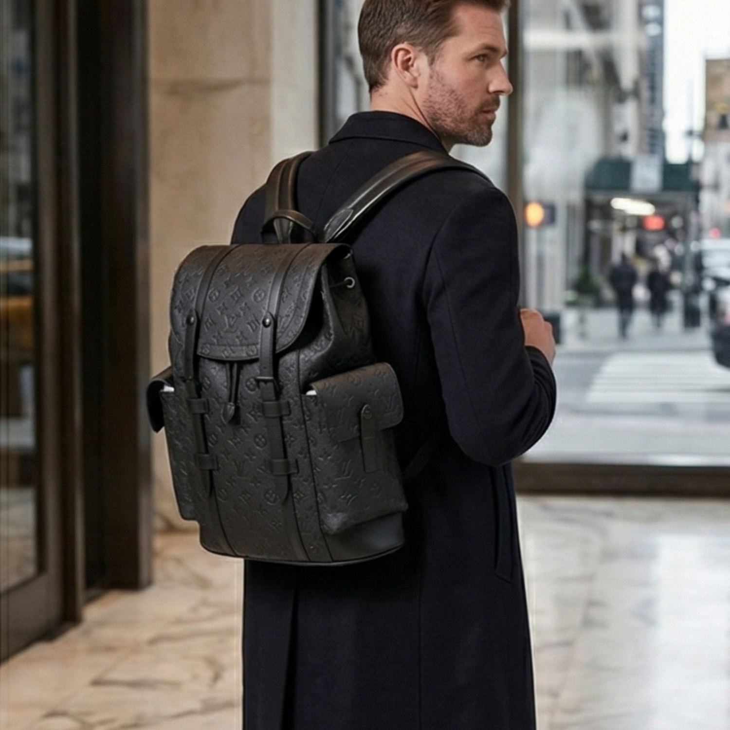 L0vis Vvtt0n Christopher MM Monogram Taurillon Leather Black For Men 17.3in/44cm M55699