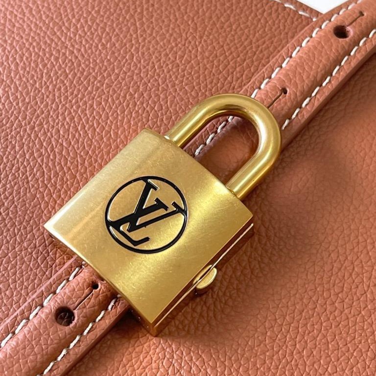 L0vis Vvtt0n Low Key Duffle Tote Cognac For Women 17.1in/43cm M26688