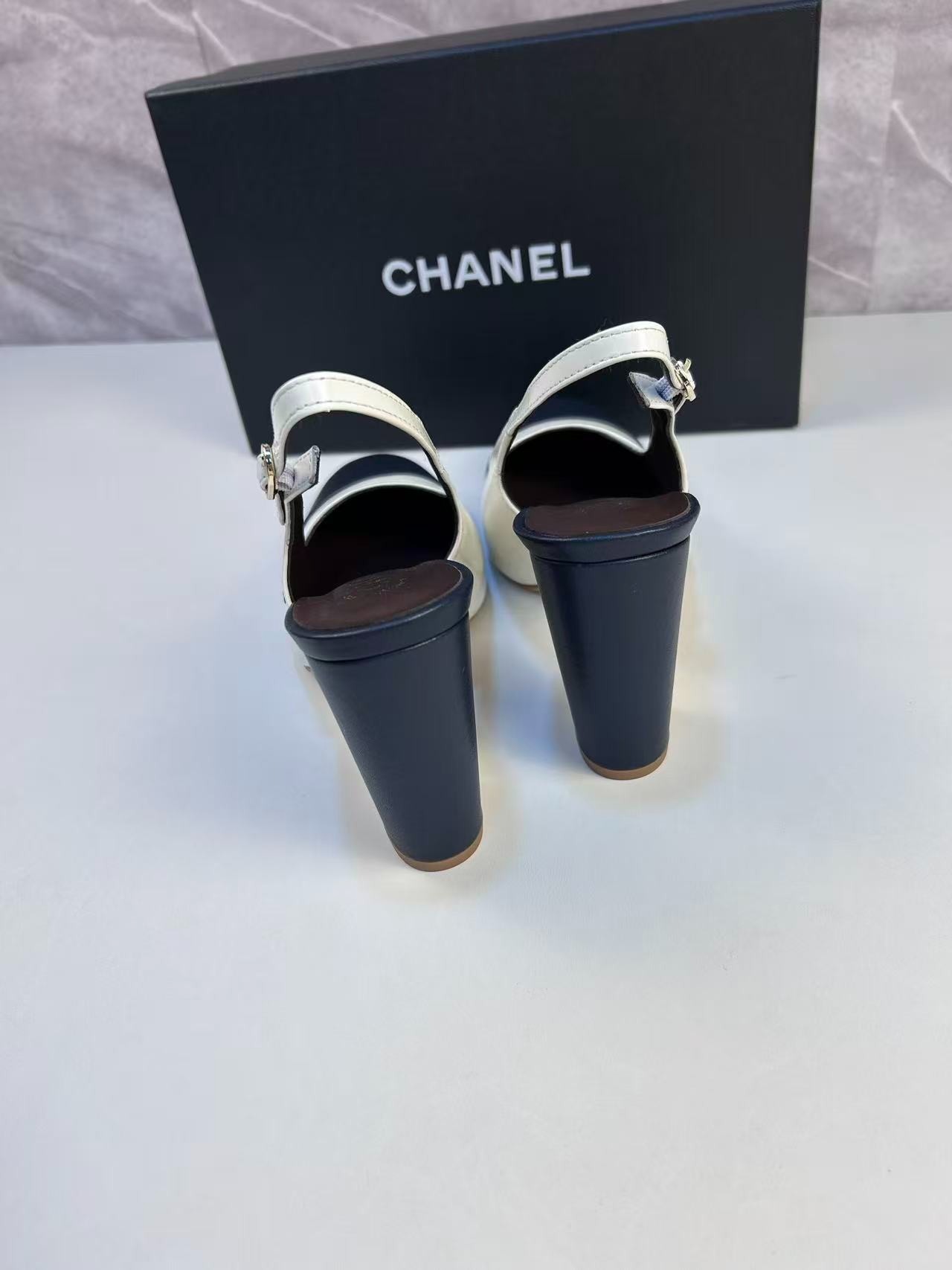 Ch**el Slingbacks White And Dark Blue For Women – G45564 B15702 NV160 – 41 EU – 10 US – 25.5 Cm – 10 In